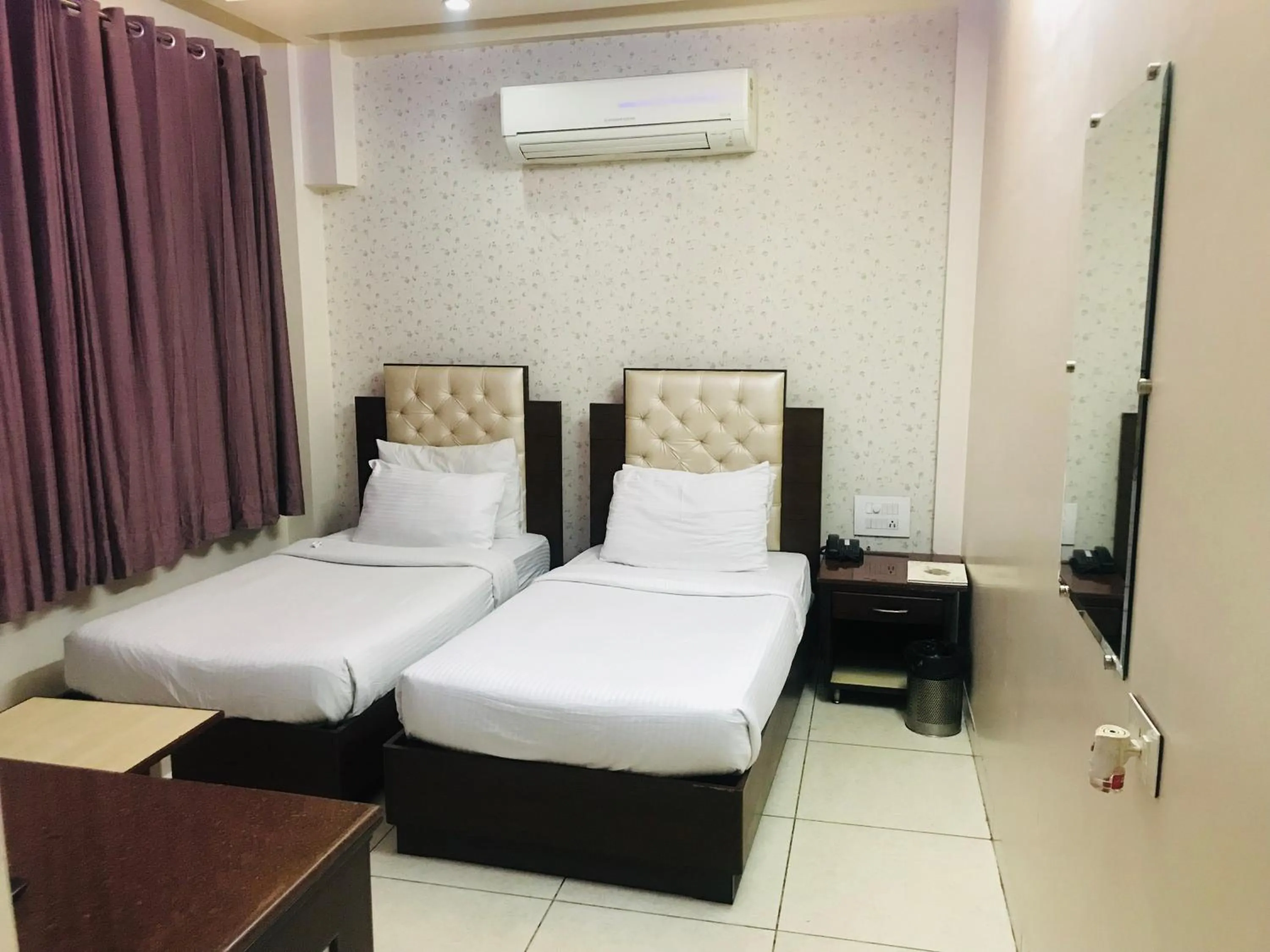 Photo of the whole room, Bed in Leela Residency