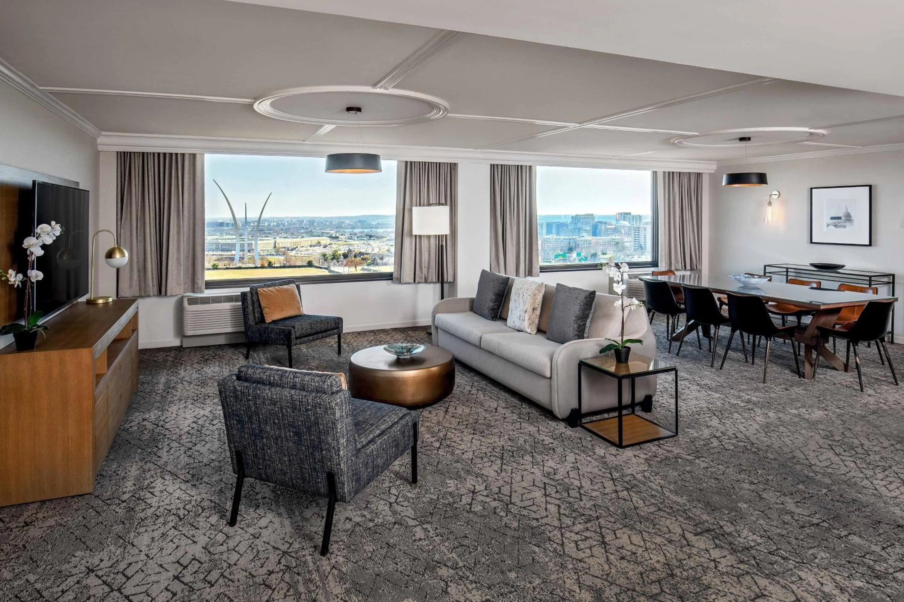 Photo of the whole room in Sheraton Pentagon City