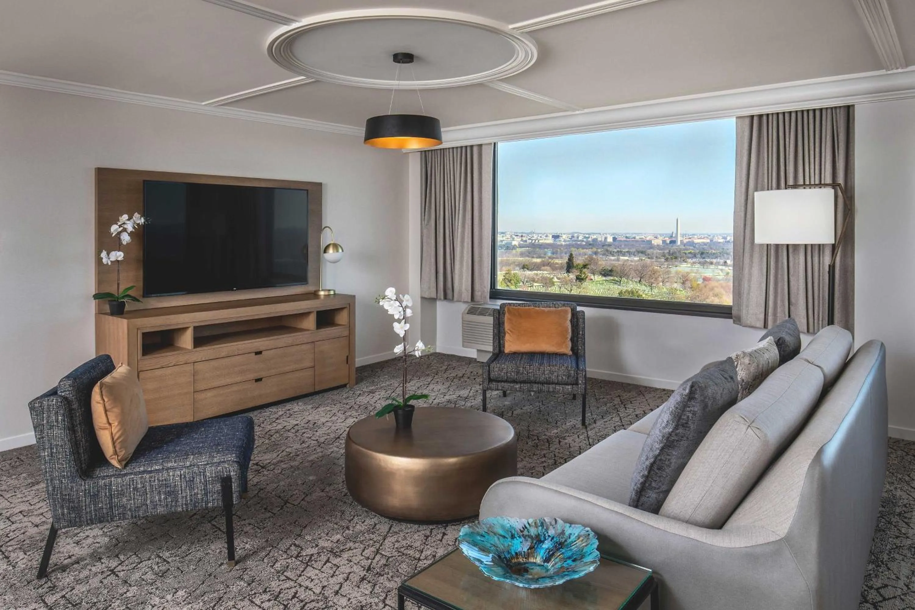 Photo of the whole room in Sheraton Pentagon City