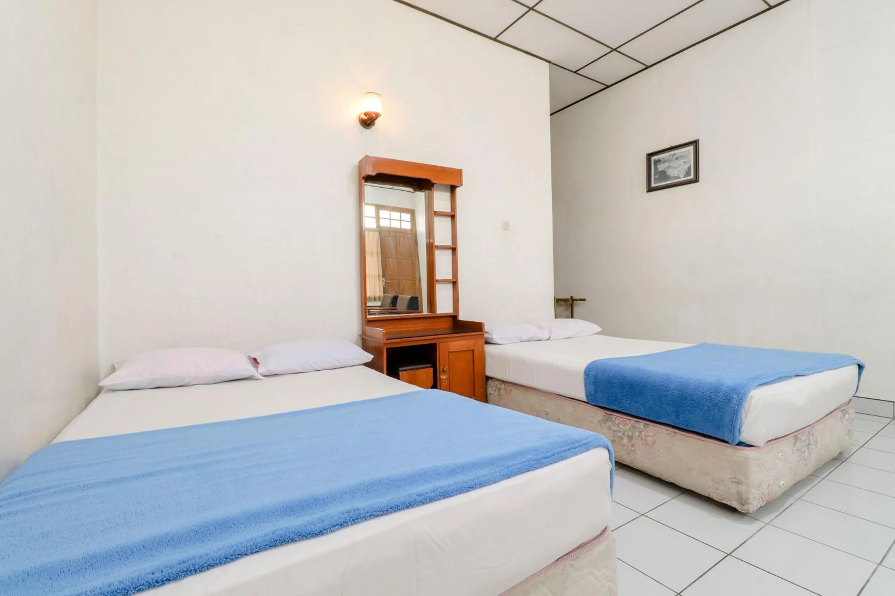 Bathroom, Bed in Satriafi Hotel