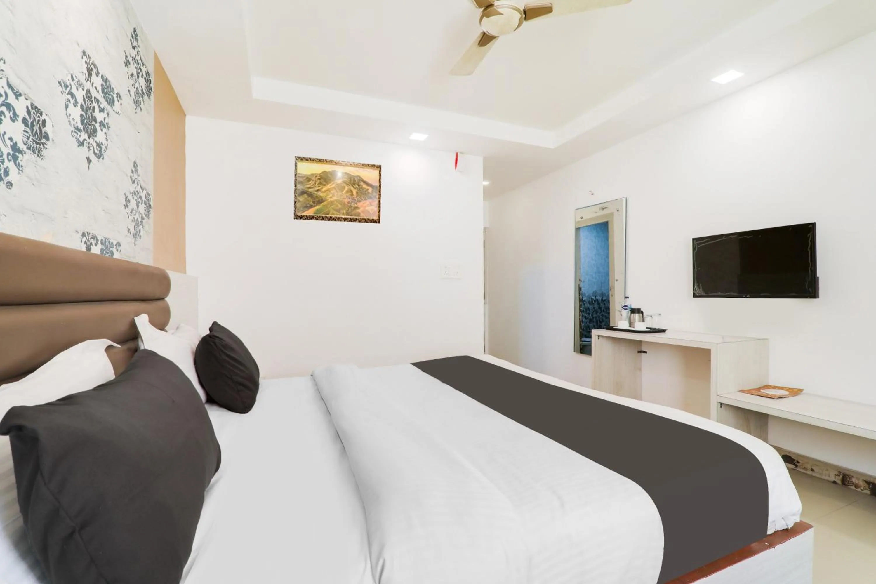 Bedroom, Bed in Super Collection O Civil Lines Near Old Bus Stand Formerly Imperial