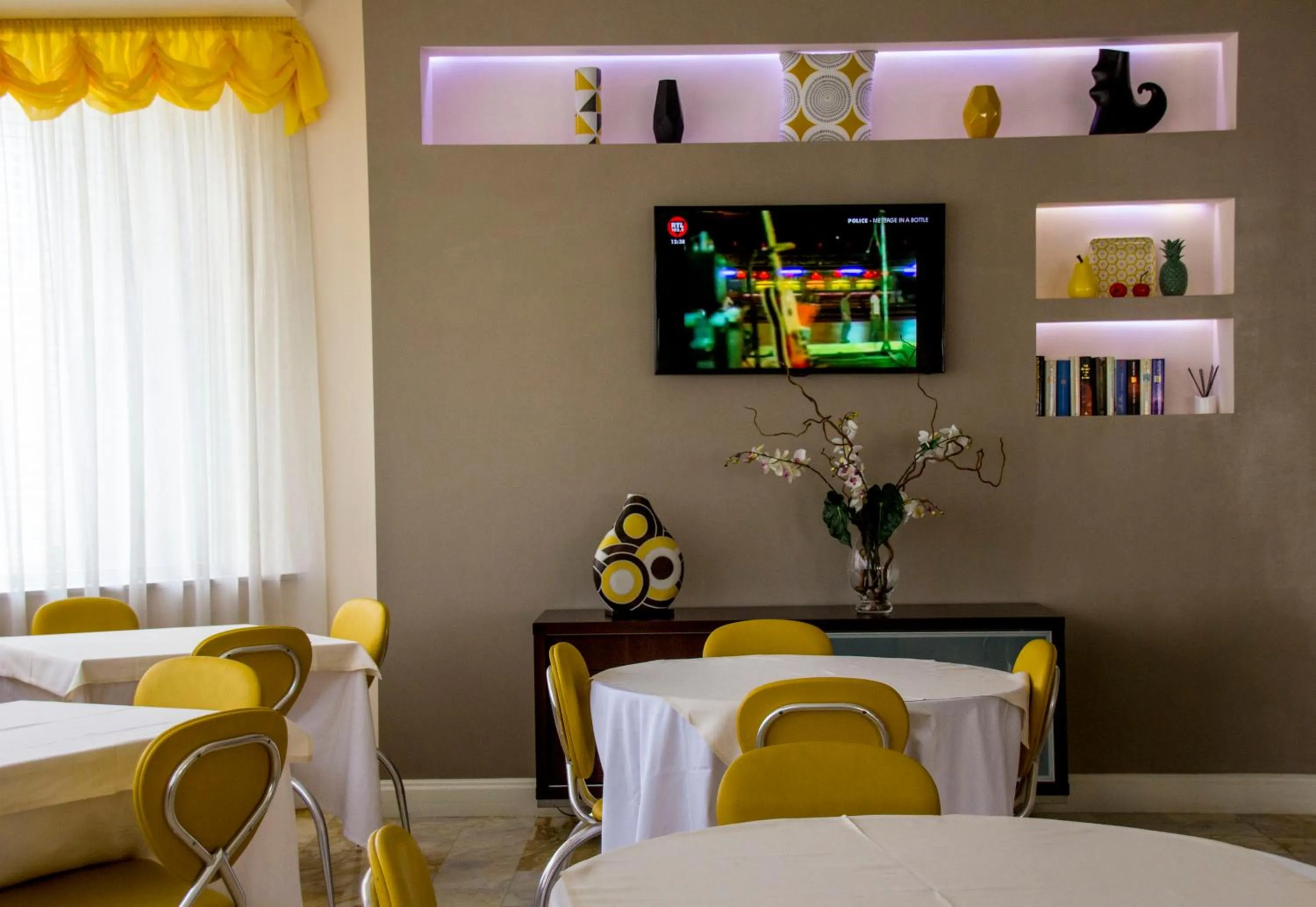 Communal lounge/ TV room in Hotel Ristorante Sbranetta