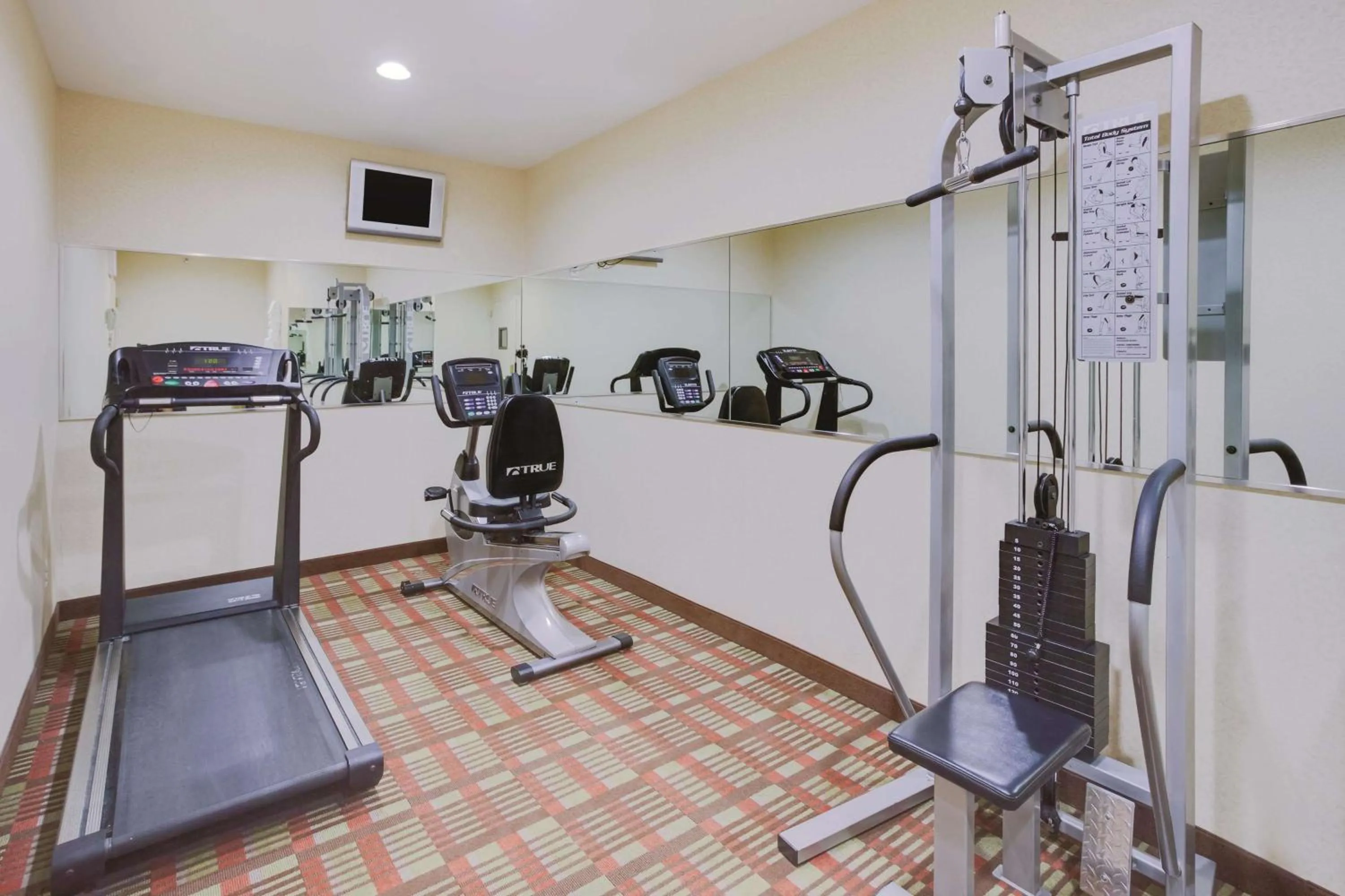 Fitness centre/facilities, Fitness Center/Facilities in La Quinta Inn by Wyndham Queens (New York City)