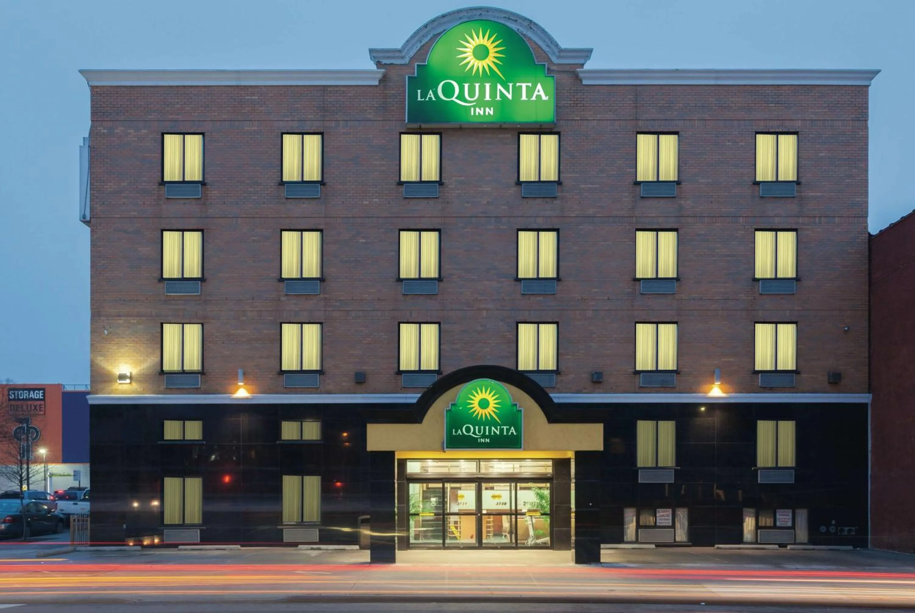 Property Building in La Quinta Inn by Wyndham Queens (New York City)