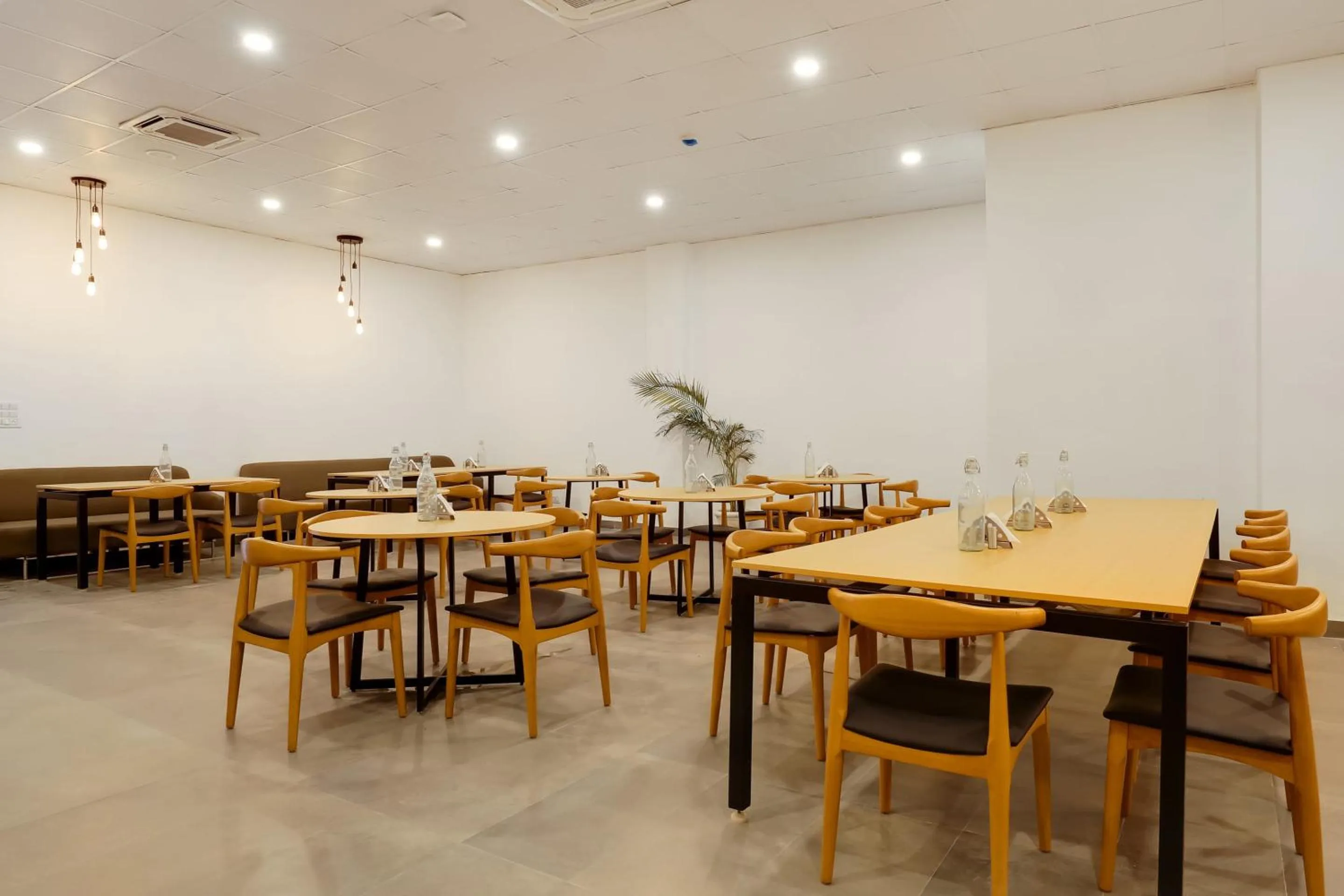 Restaurant/places to eat in Townhouse Golden Avenue Road