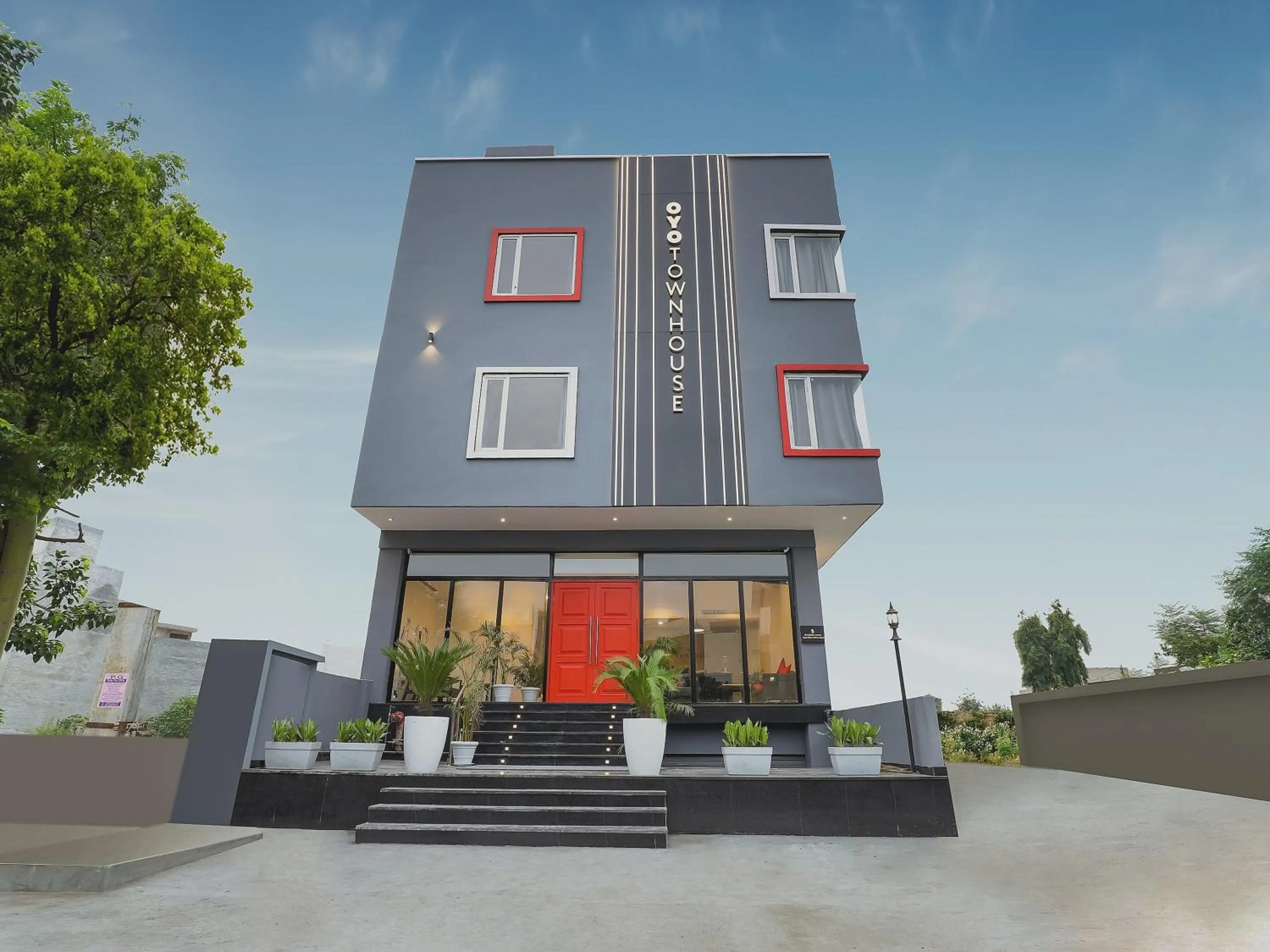 Facade/entrance in Townhouse Golden Avenue Road