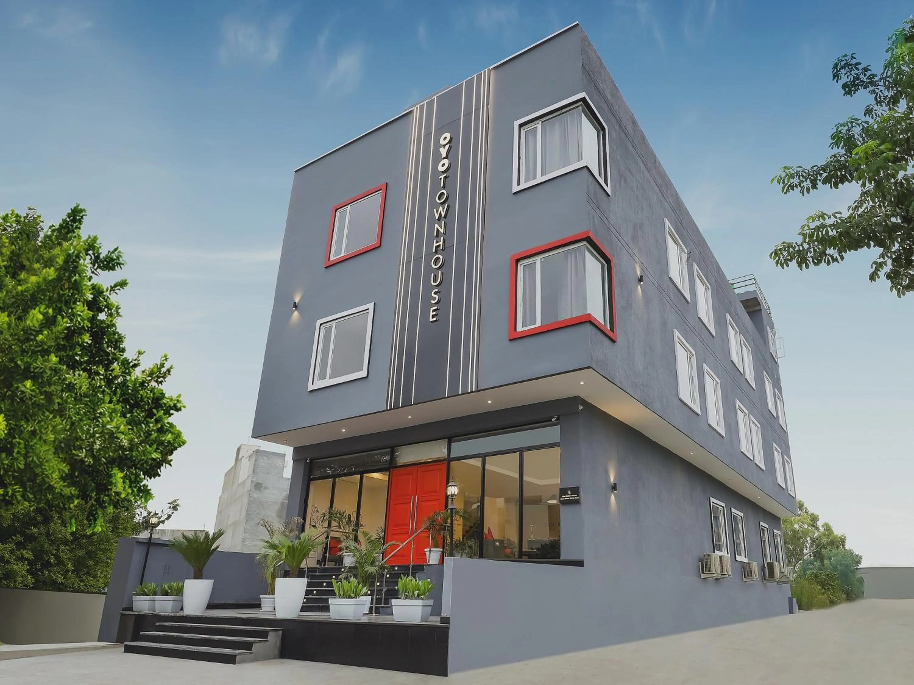 Facade/entrance in Townhouse Golden Avenue Road