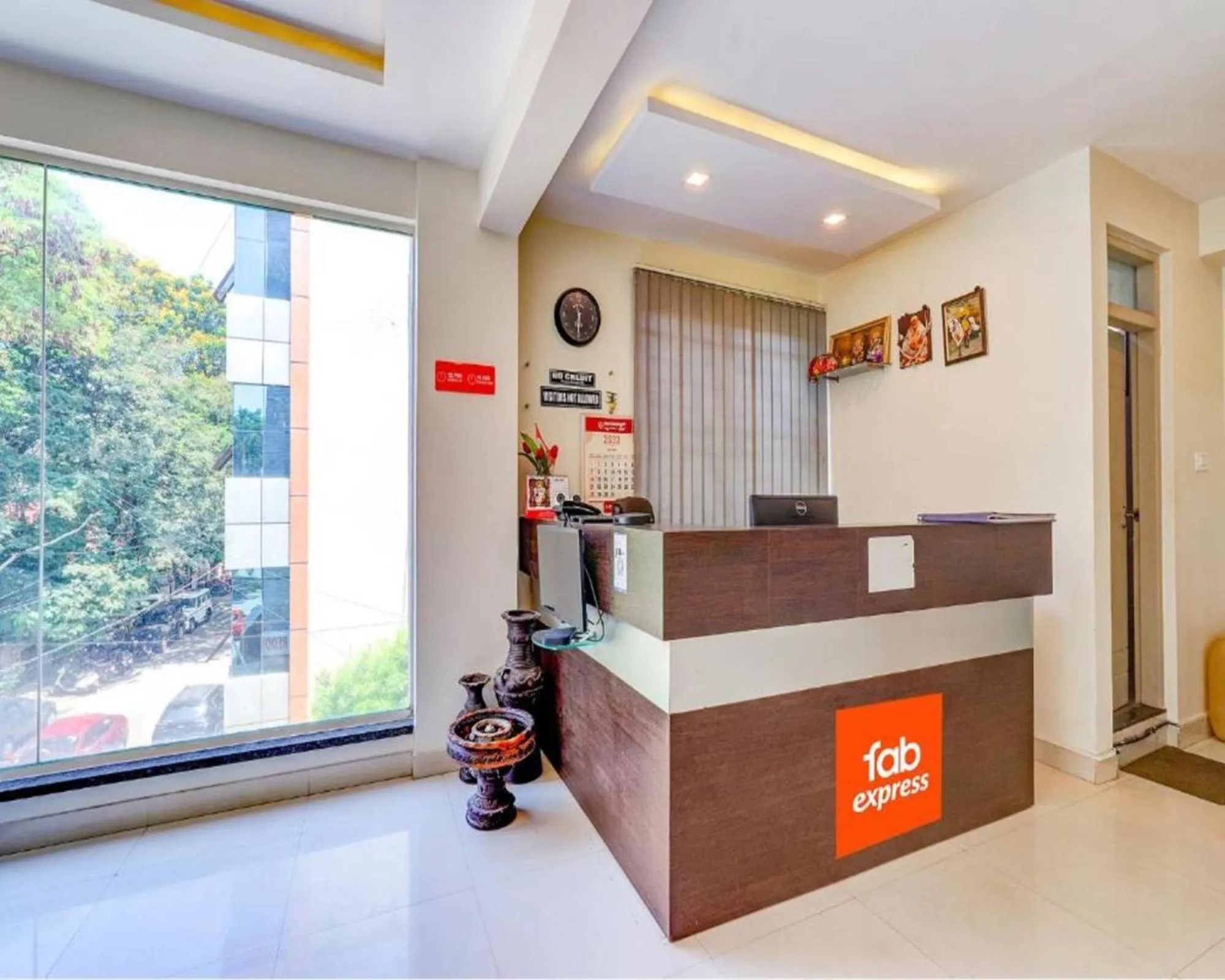 Lobby or reception in FabExpress Kings Suites HRBR Layout - Nr Manyata Tech Park