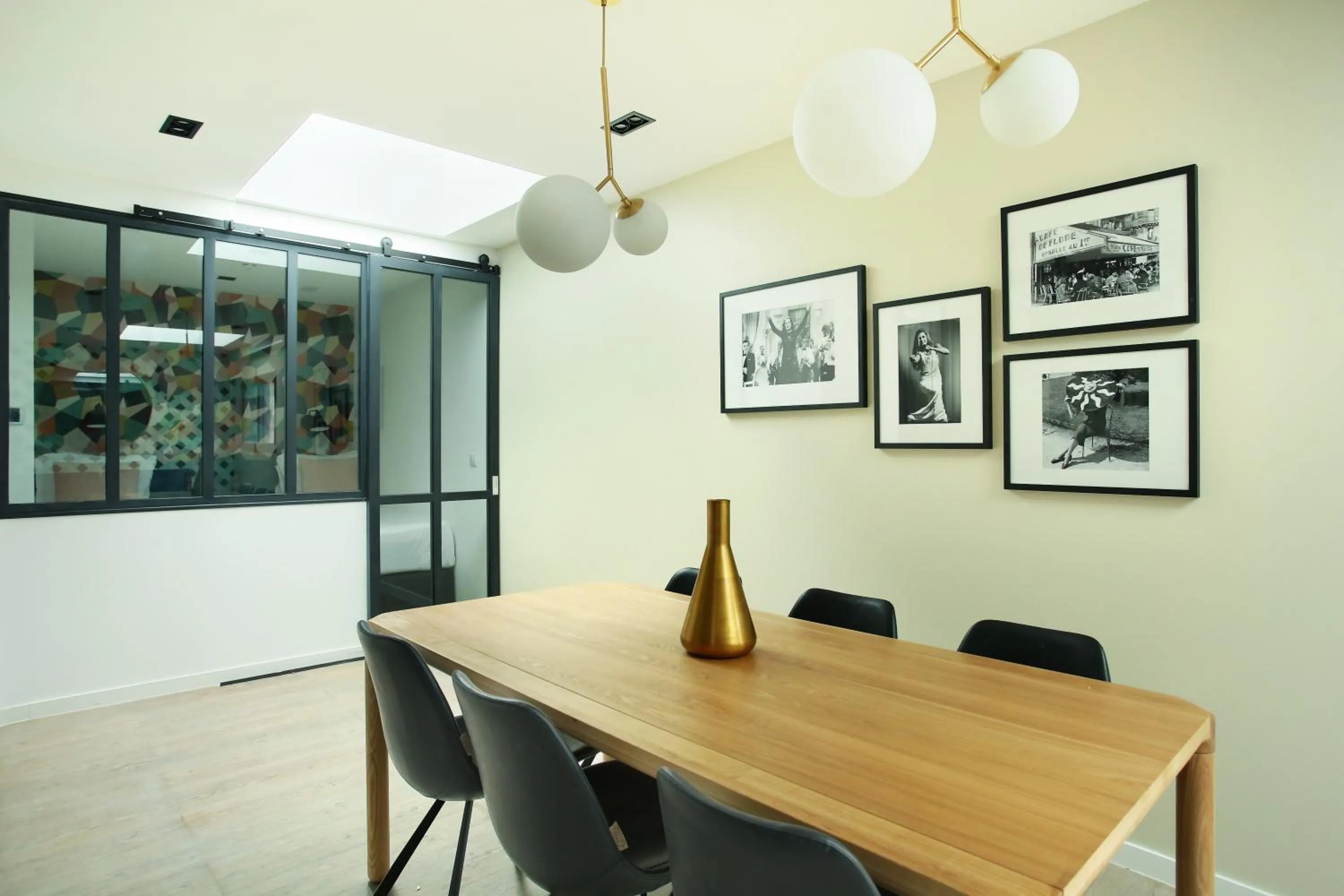 Dining area in YAYS Paris Issy by Numa