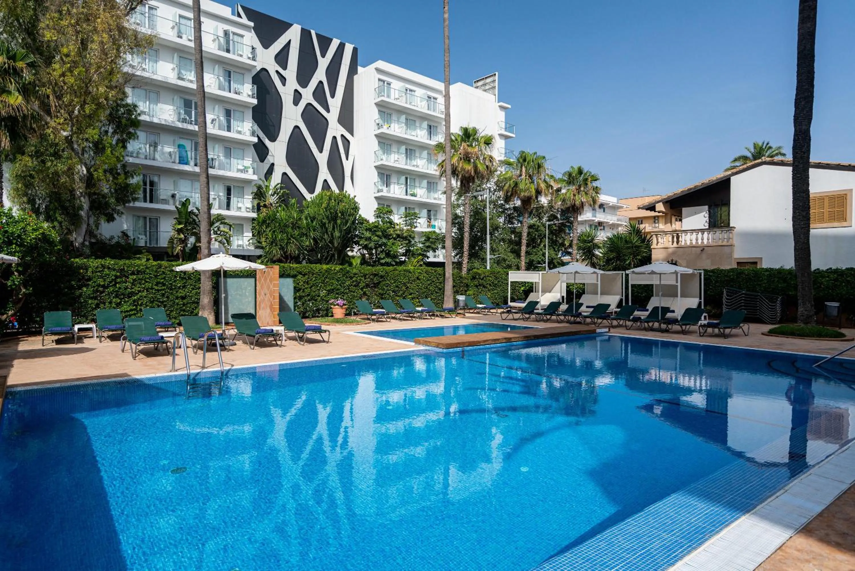 Swimming pool in THB Niágara - Adults Only