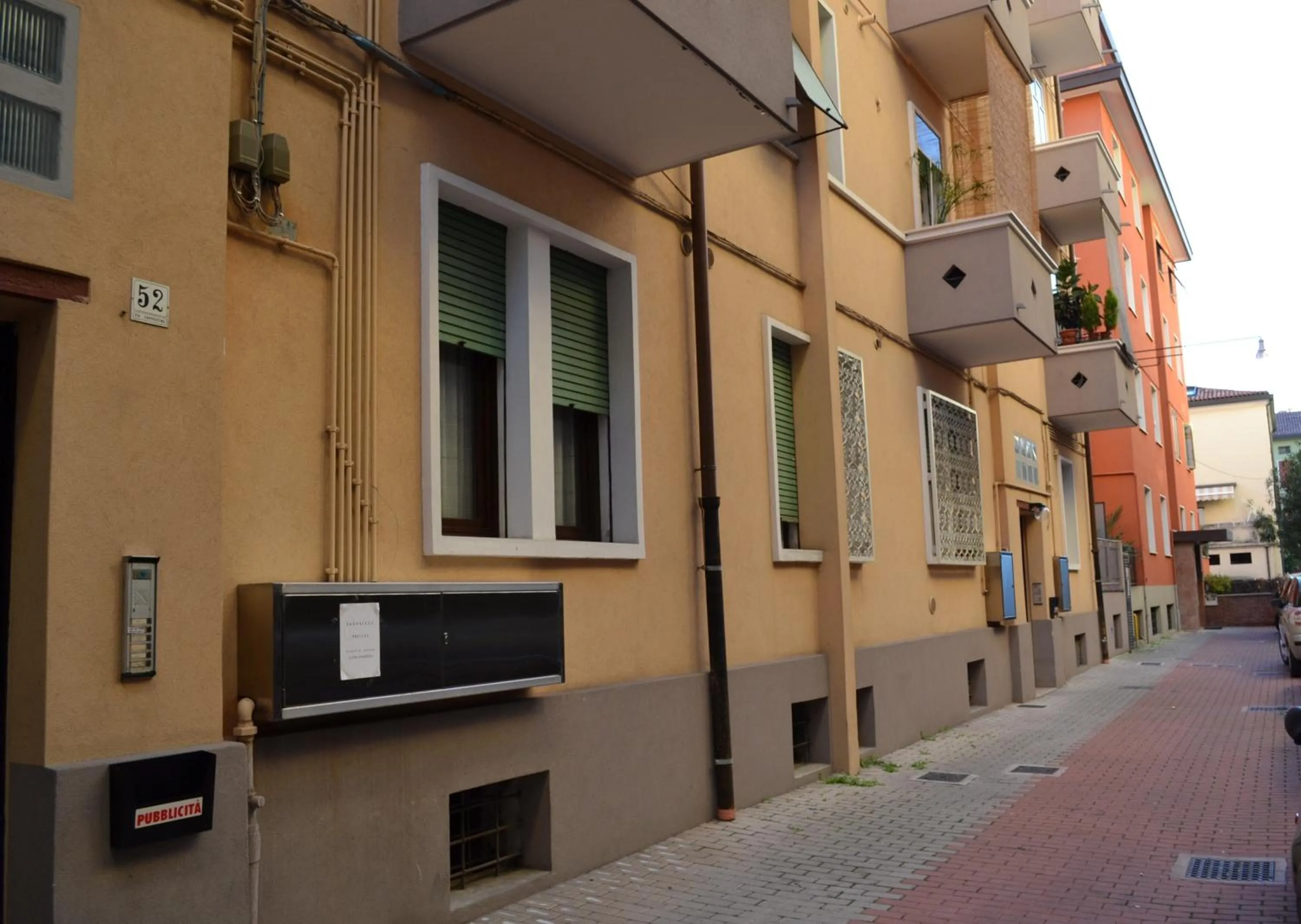 Facade/entrance in Da Emi E Giuly