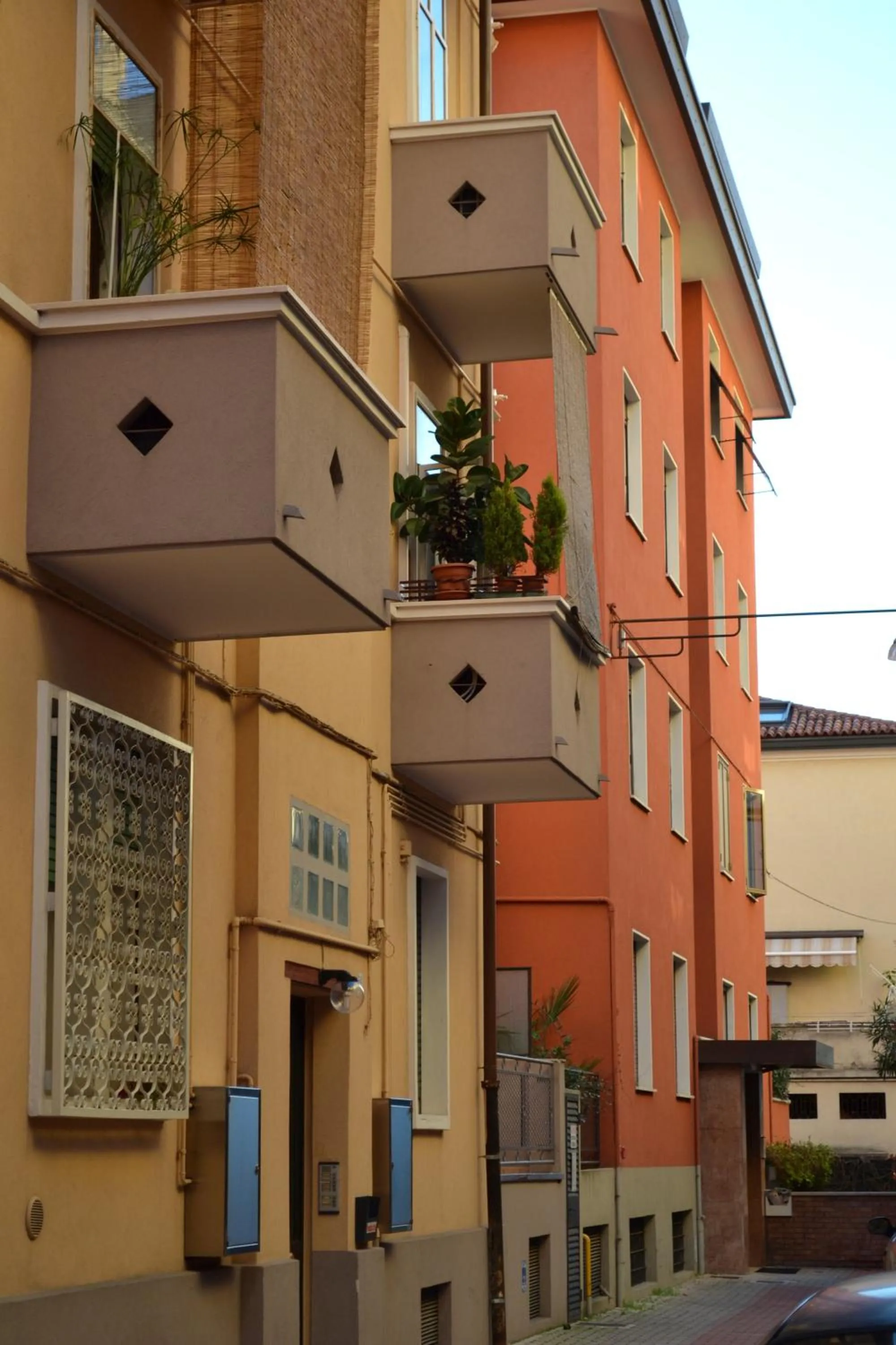 Facade/entrance in Da Emi E Giuly