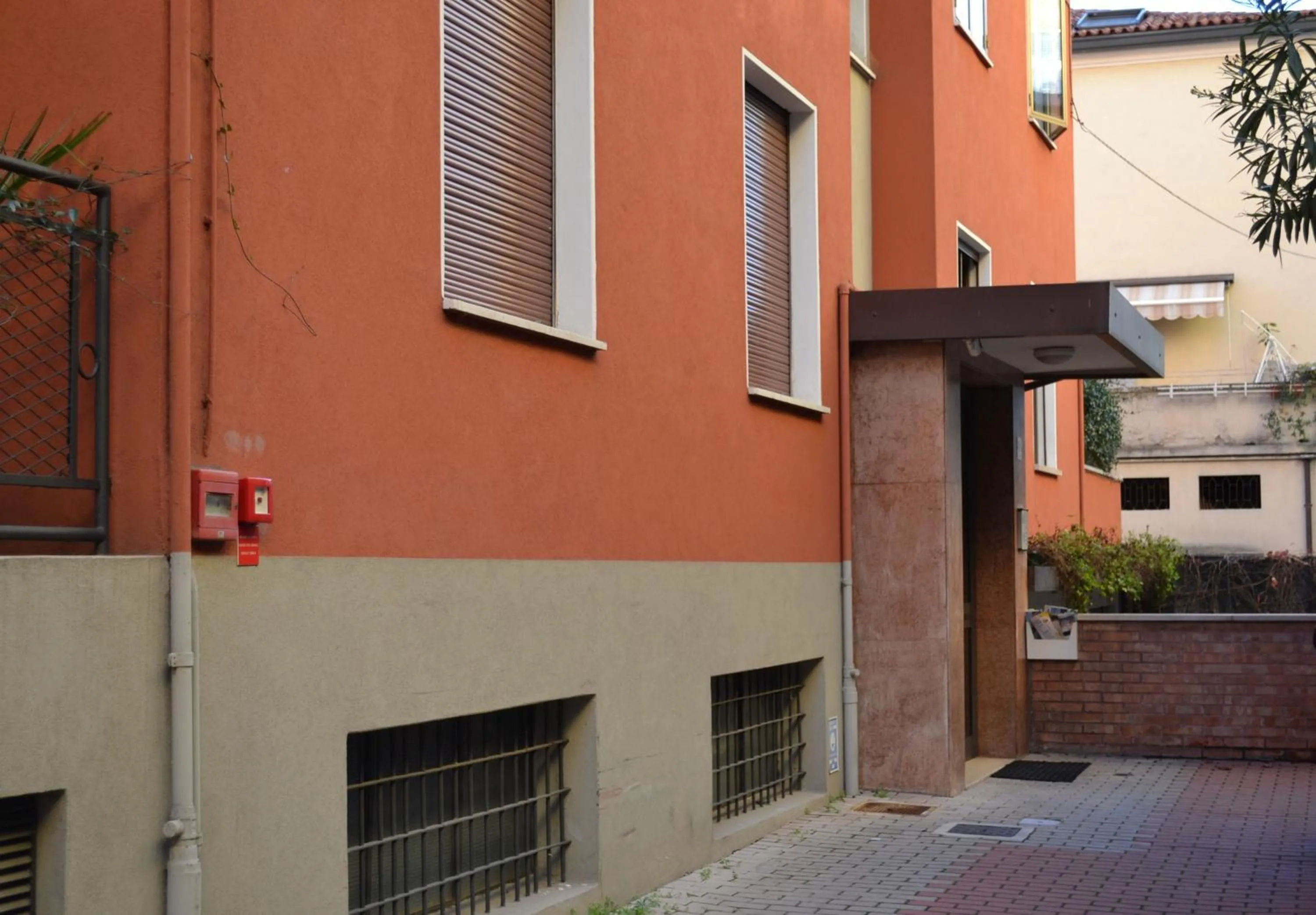 Facade/entrance in Da Emi E Giuly