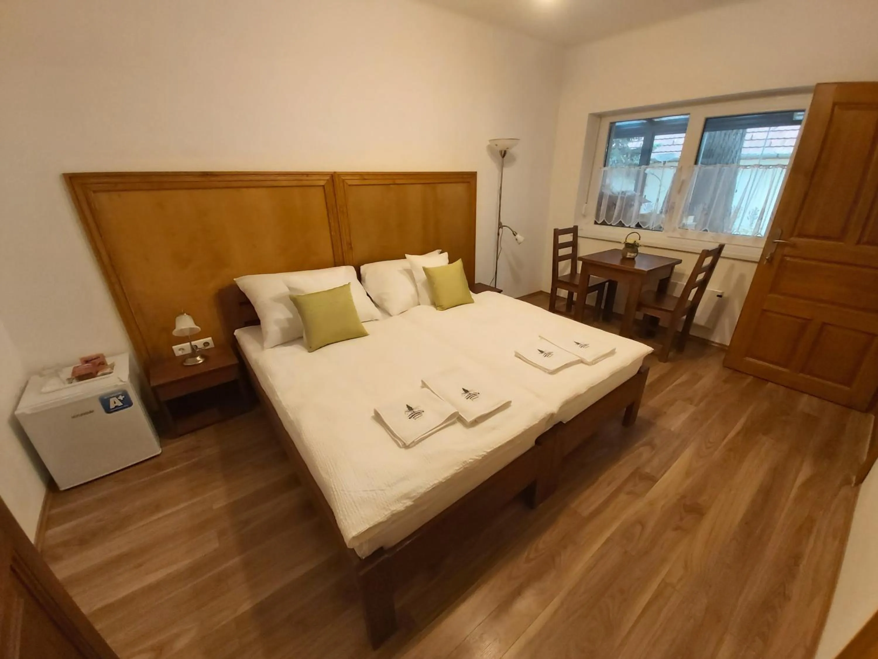 Bed in Mamutfenyő Panzió