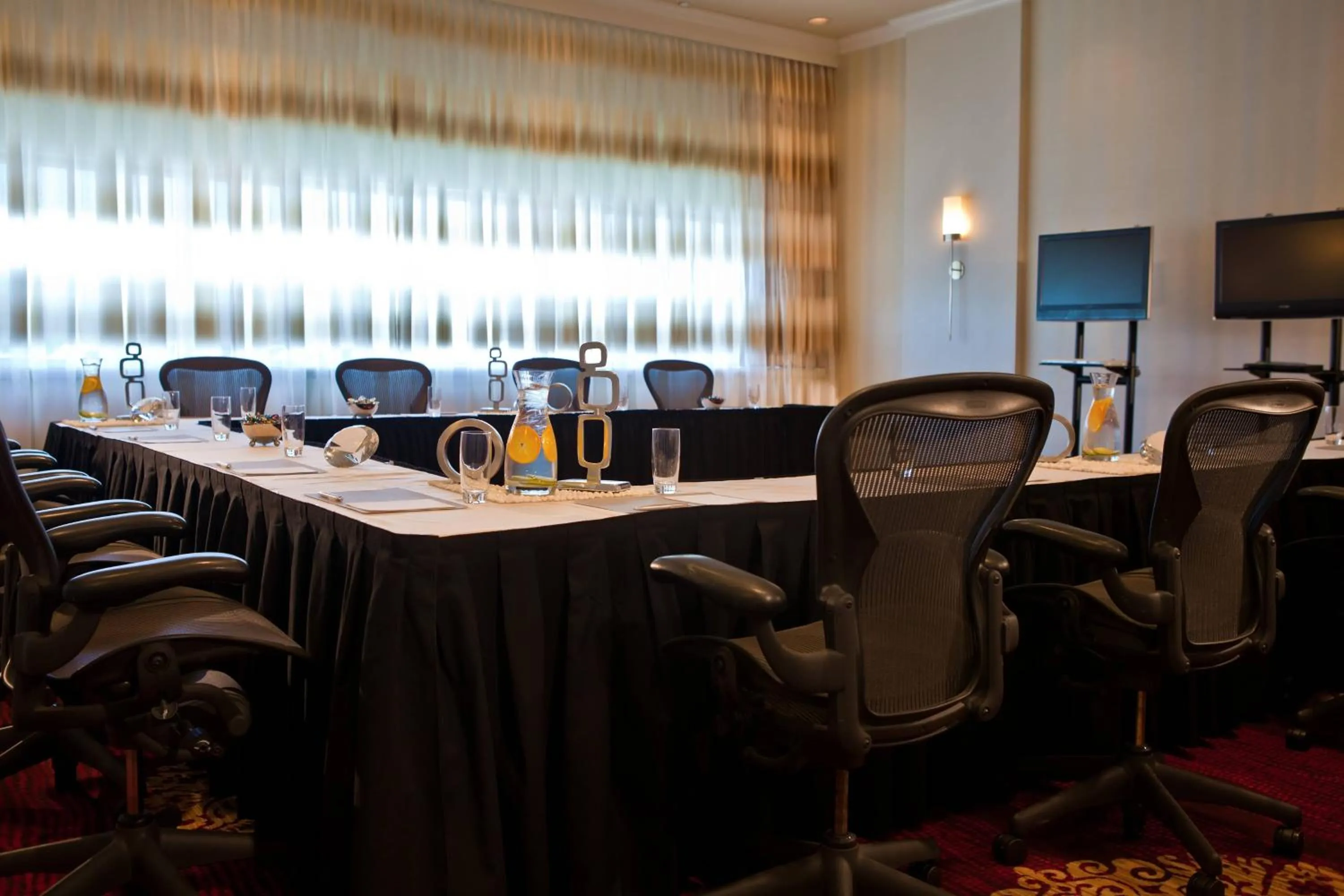 Meeting/conference room in Renaissance Newark Airport Hotel