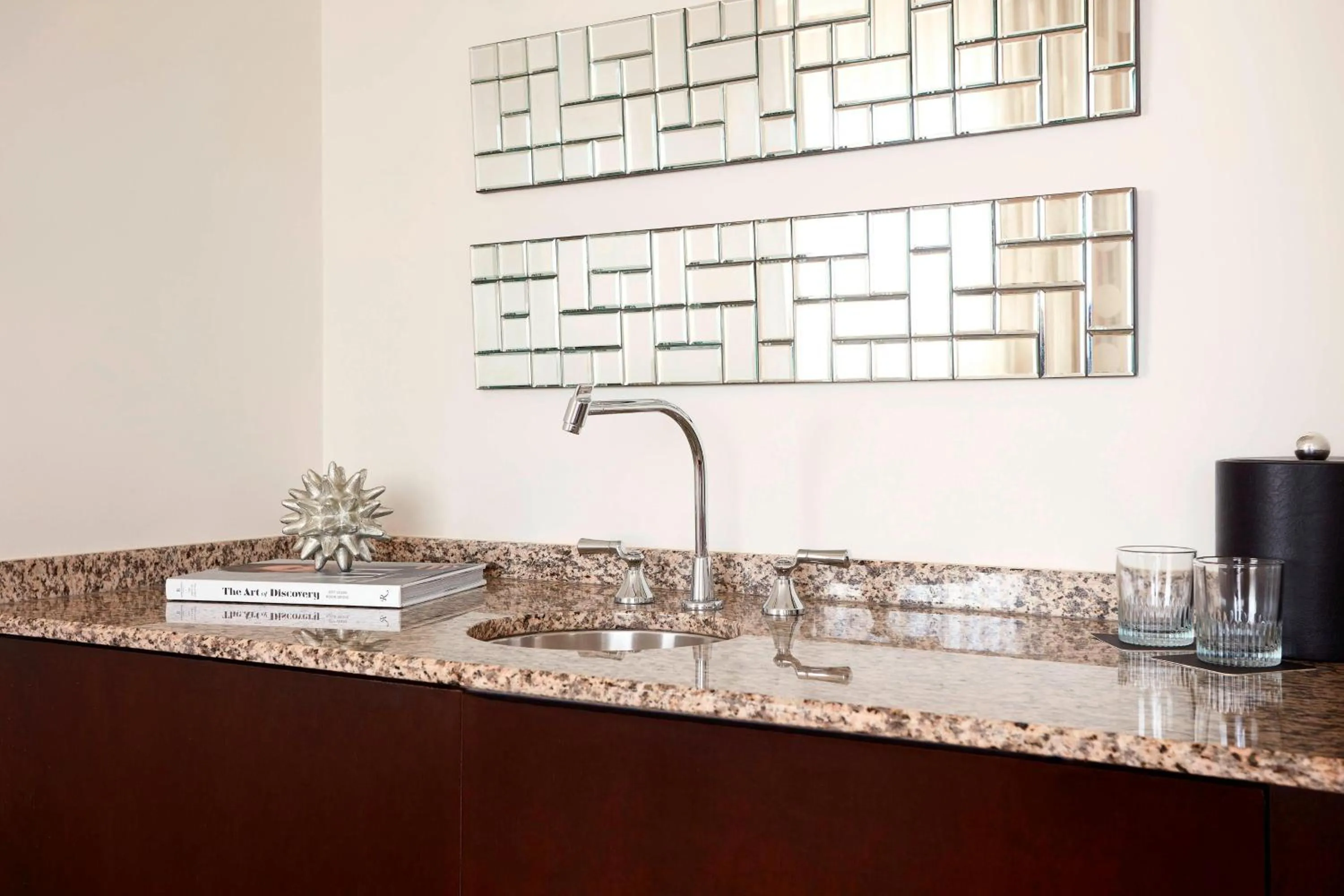 Photo of the whole room in Renaissance Newark Airport Hotel