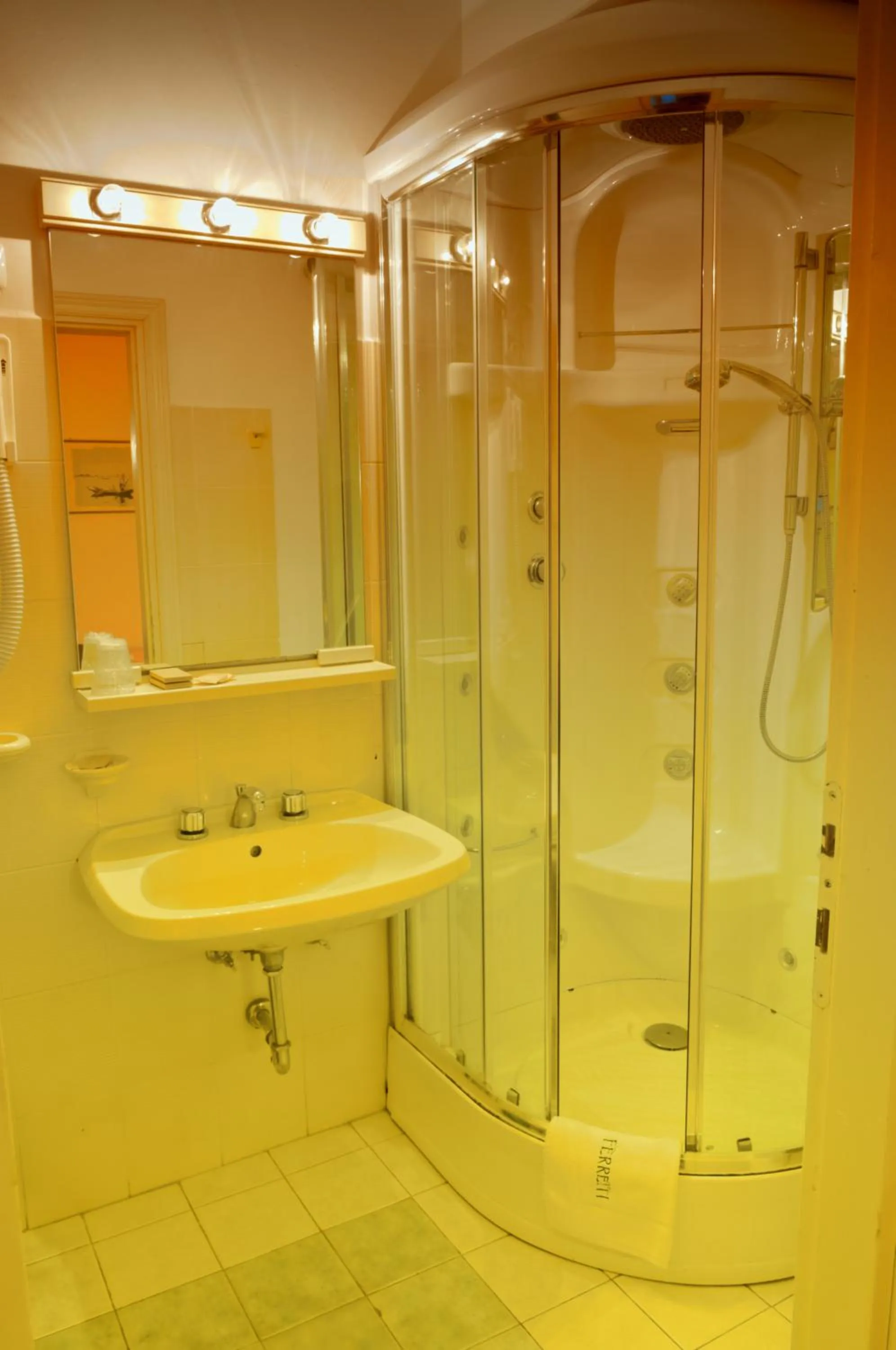 Shower in Albergo Ristorante Ferretti