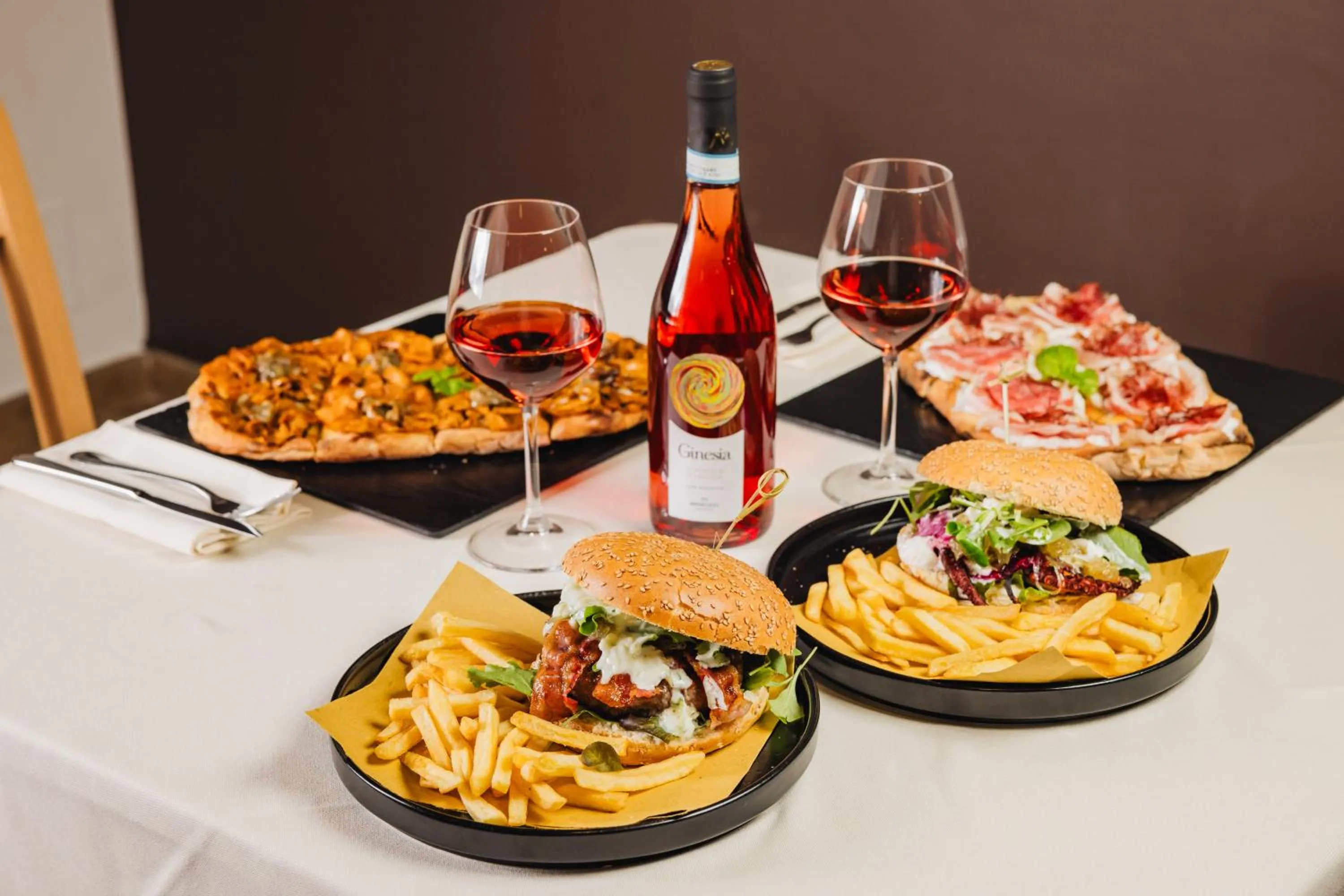 Restaurant/places to eat in Magnificat Hotel&Resort