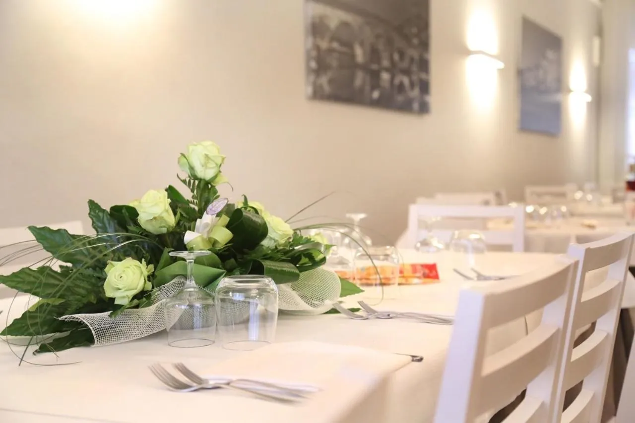 Restaurant/places to eat in Hotel Gelmini