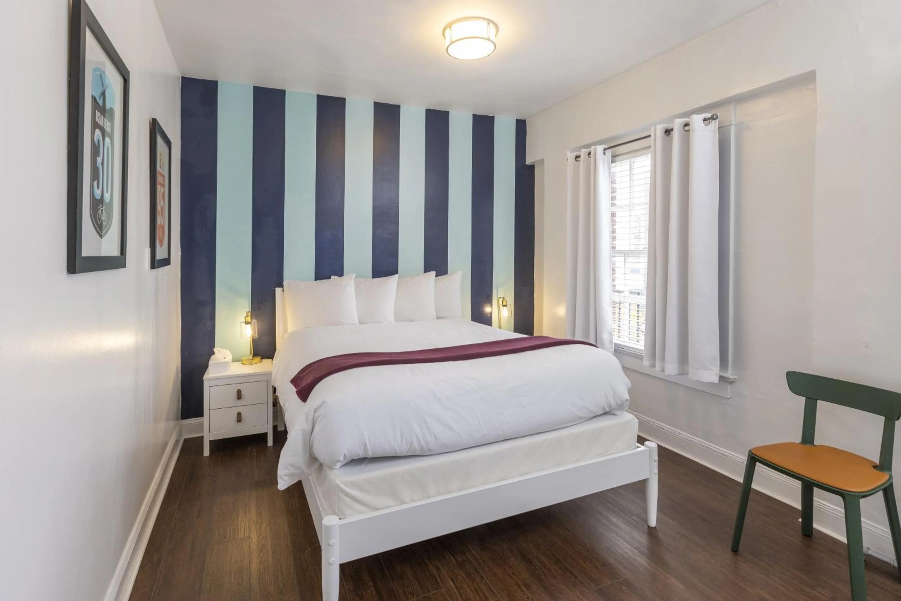 Bedroom, Bed in Edwardian Hotel