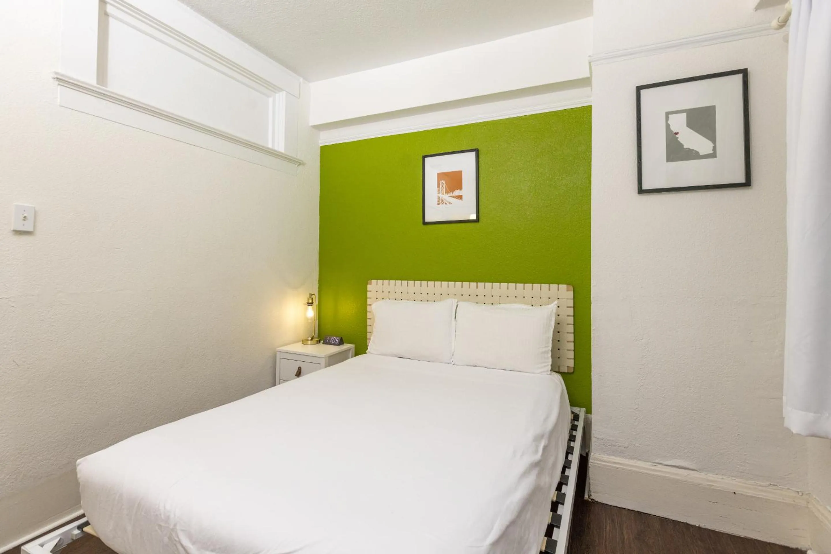 Bedroom, Bed in Edwardian Hotel