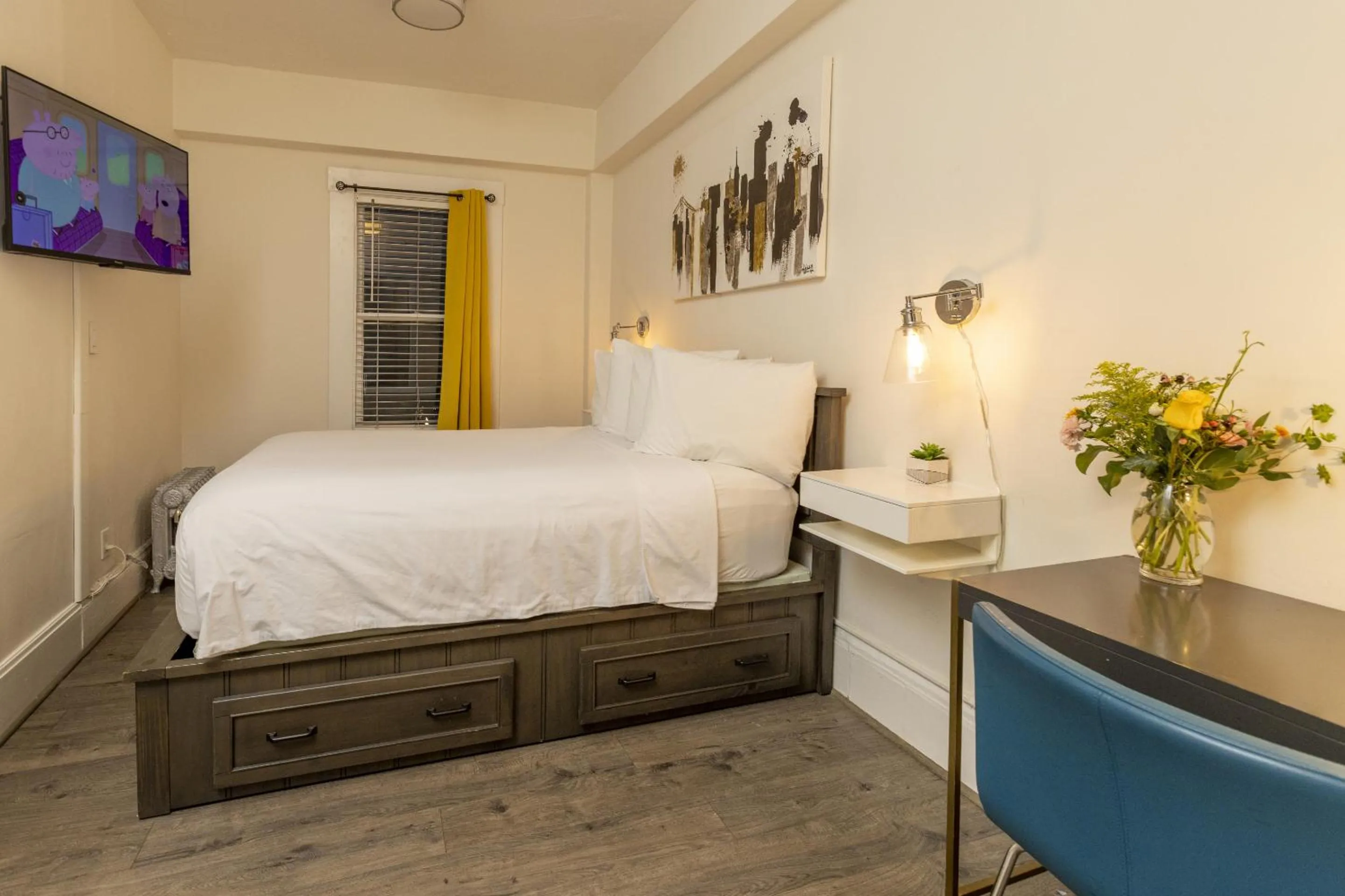 Bedroom, Bed in Edwardian Hotel
