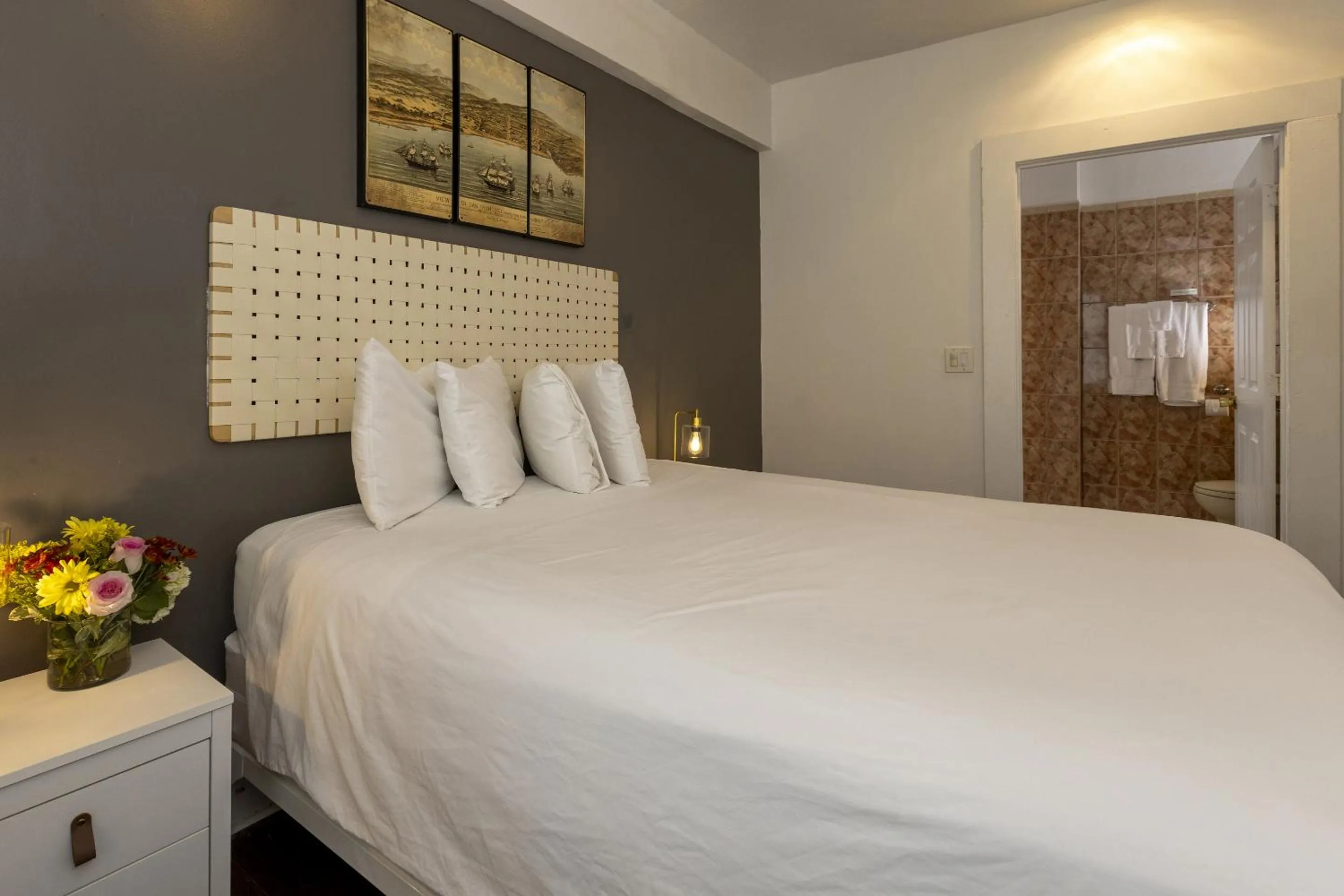 Bedroom, Bed in Edwardian Hotel