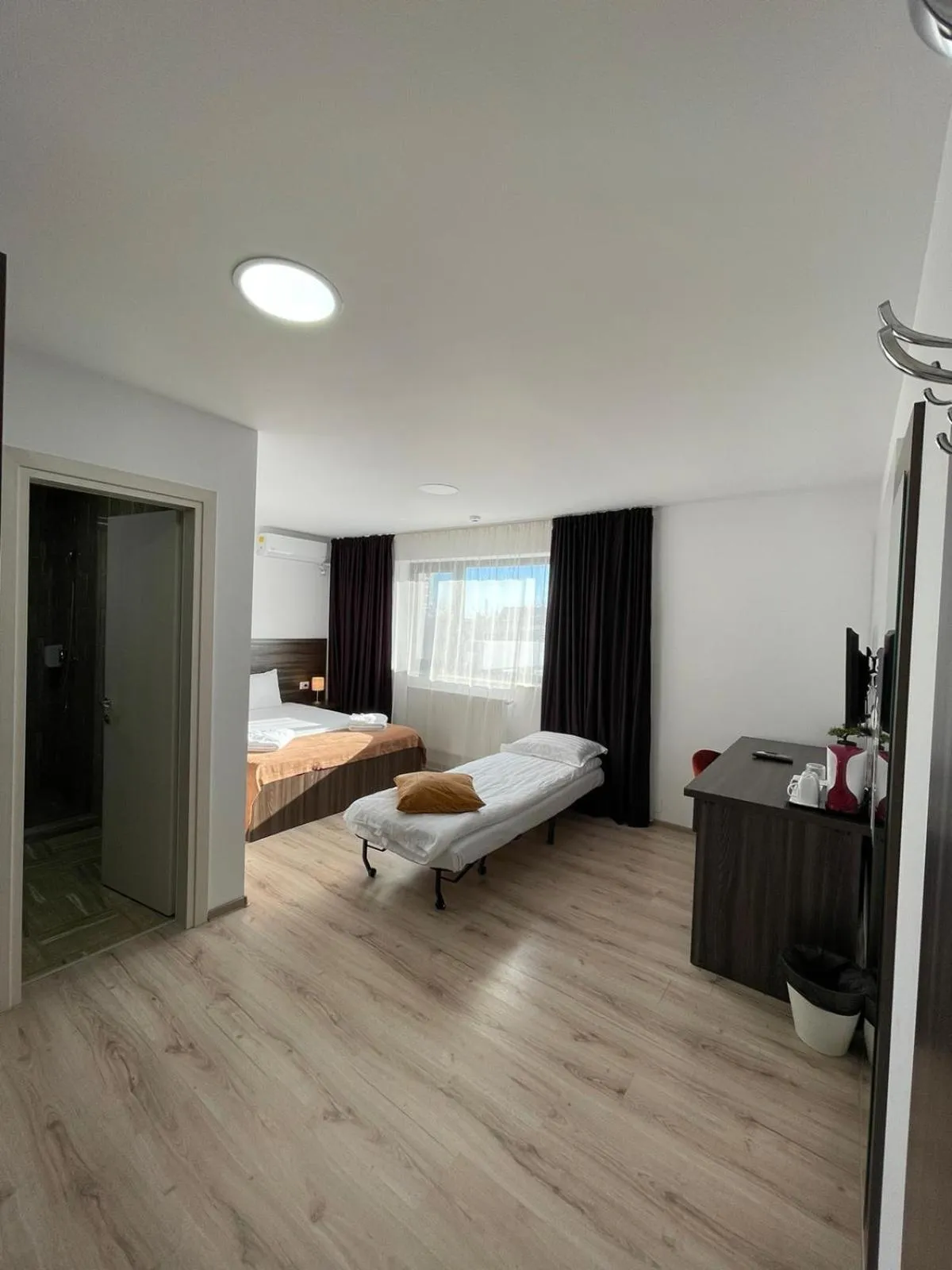 Bedroom, Bed in Bliss Inn Tunari