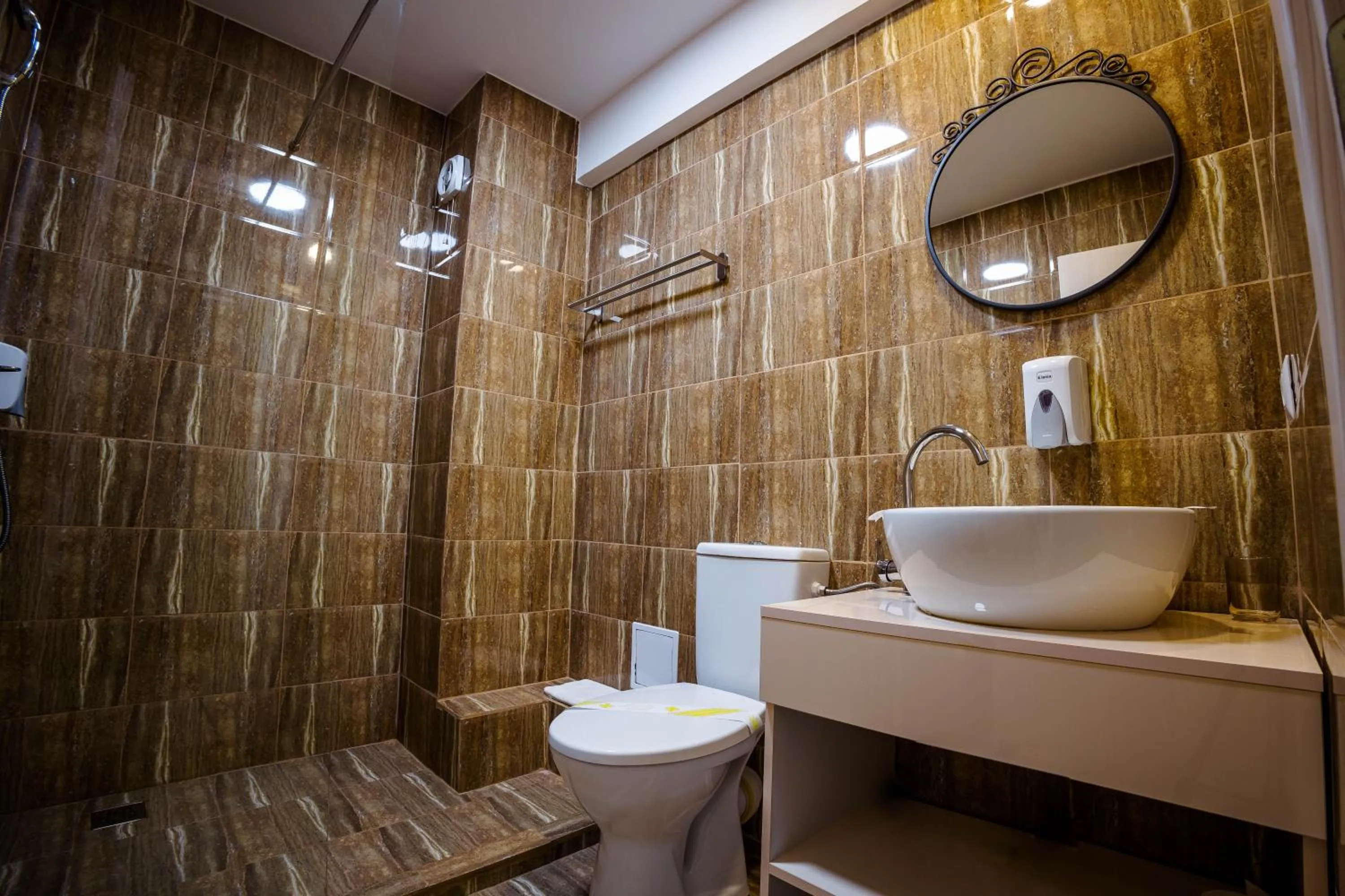 Shower in Bliss Inn Tunari