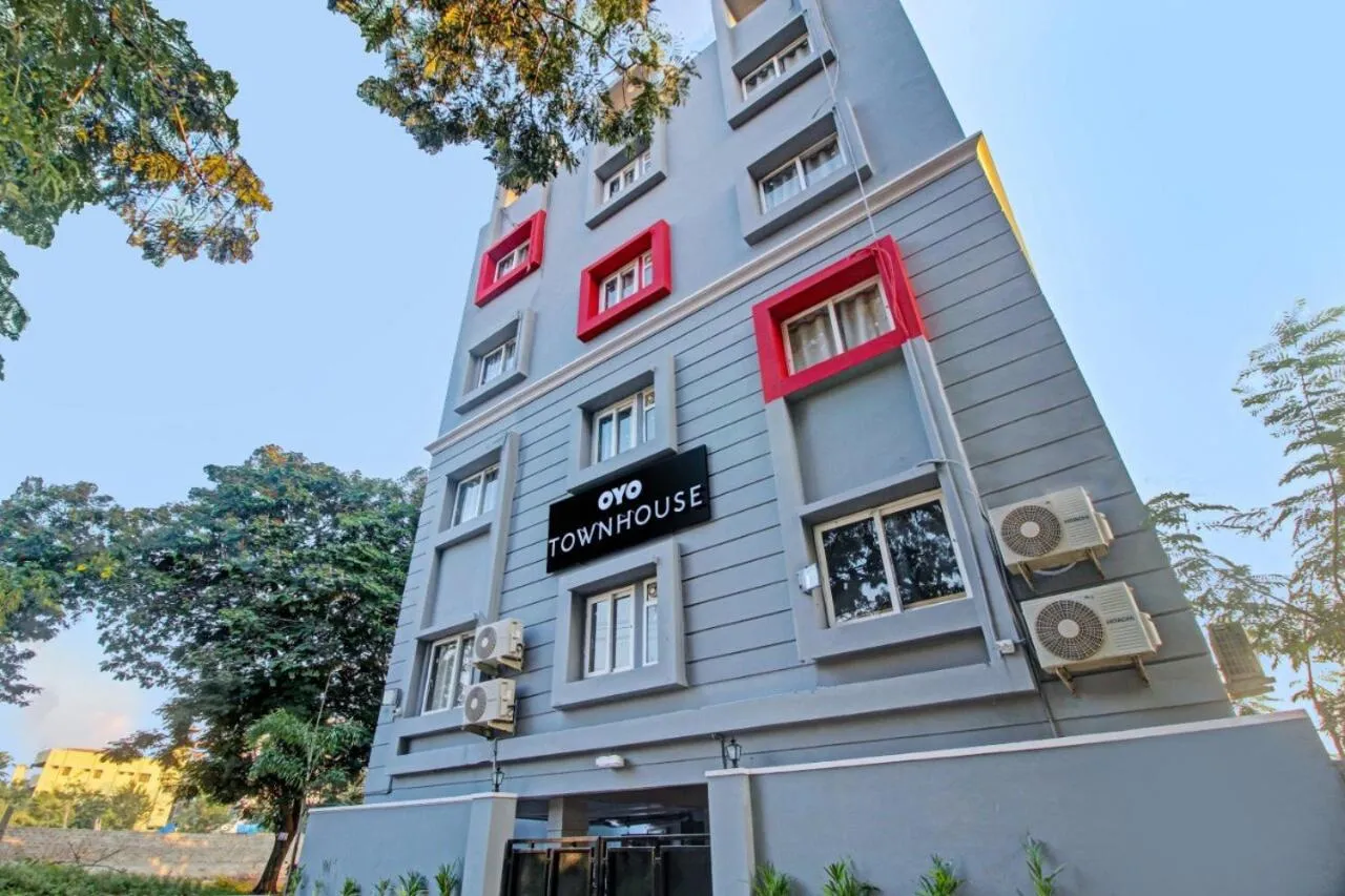 Facade/entrance in Hotel O SS Skyline