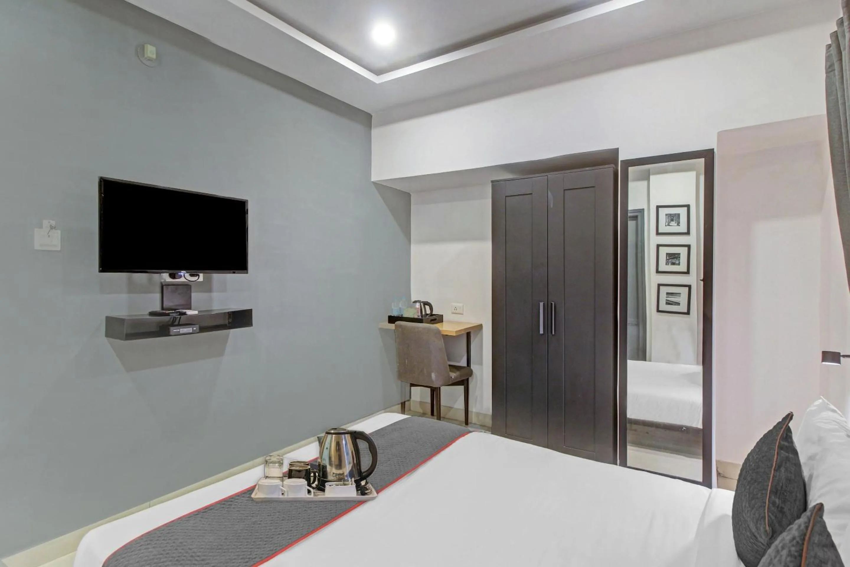 Bedroom, Bed in Hotel O SS Skyline