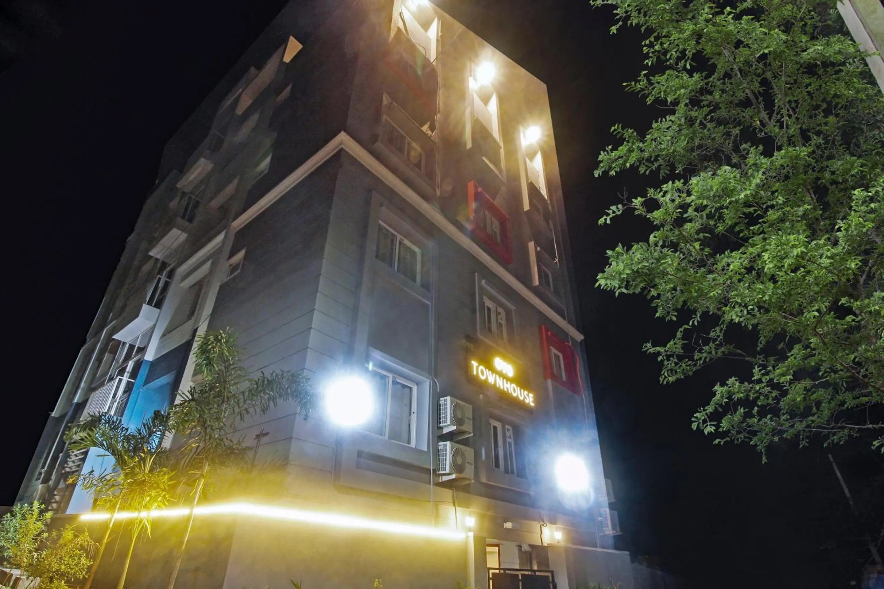 Facade/entrance in Hotel O SS Skyline