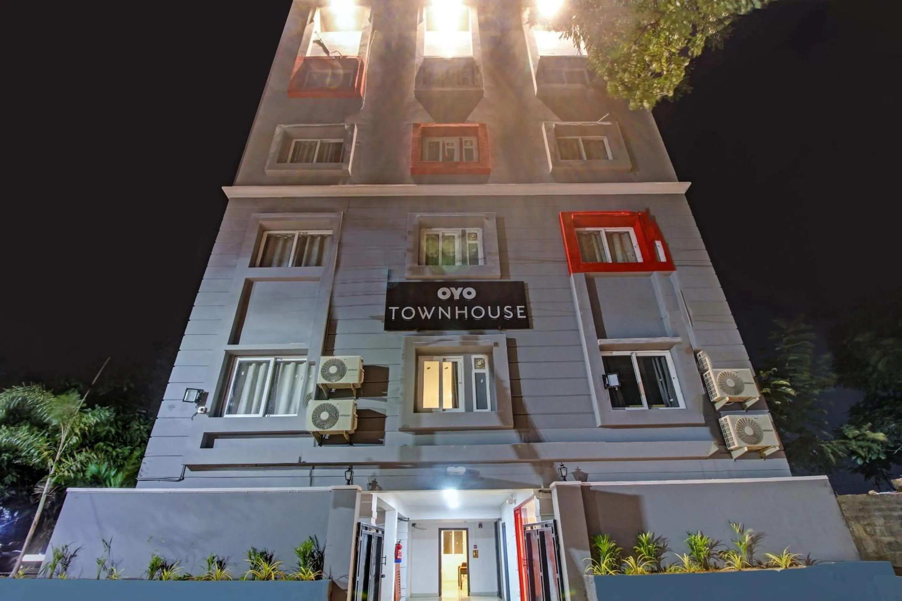 Facade/entrance in Hotel O SS Skyline