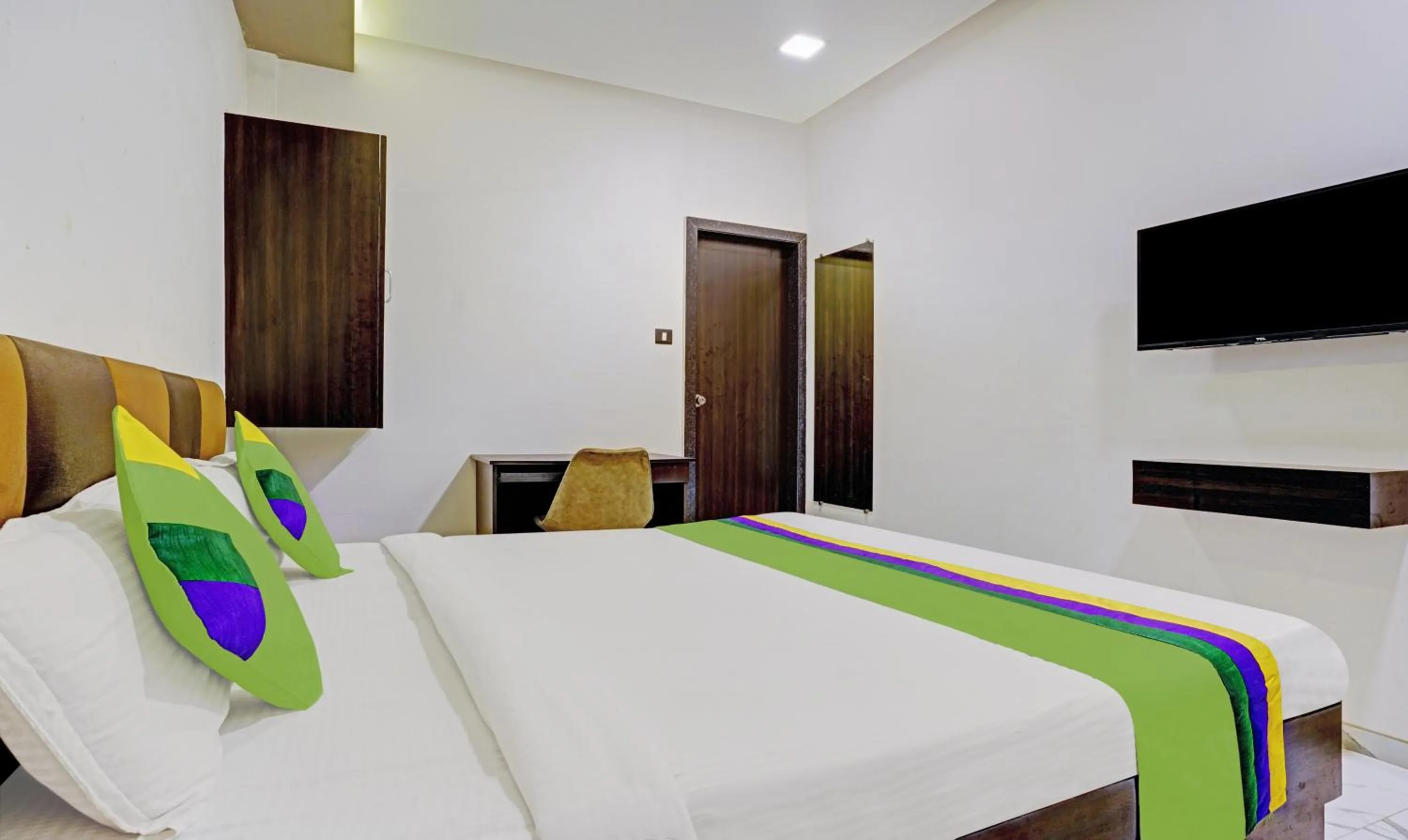 Bedroom, Bed in Prime Grand Hotel, Mumbai