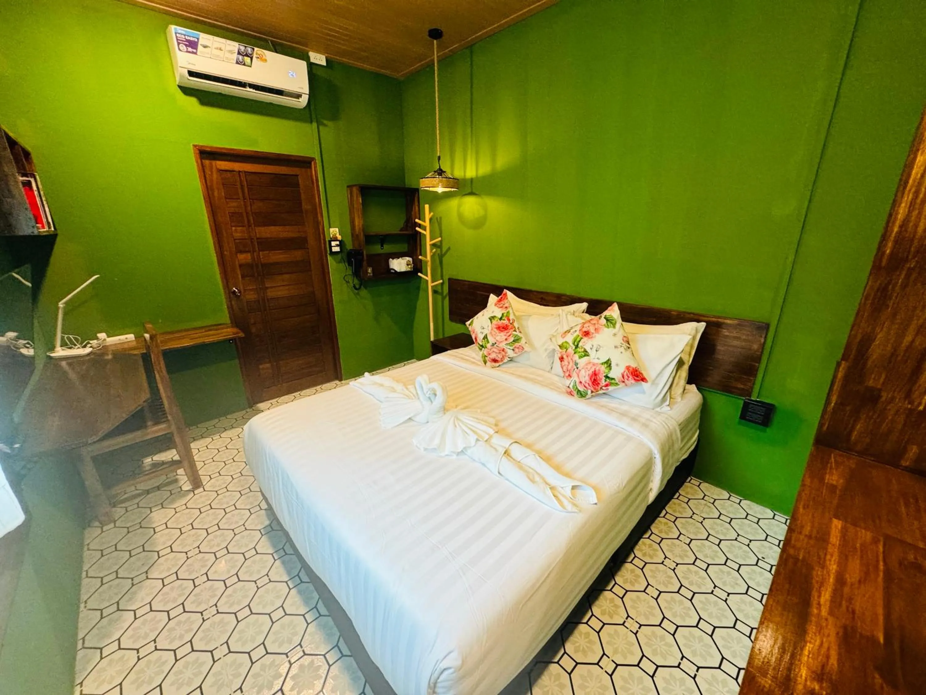 Bed in The Bliss Khao Sok Boutique Lodge