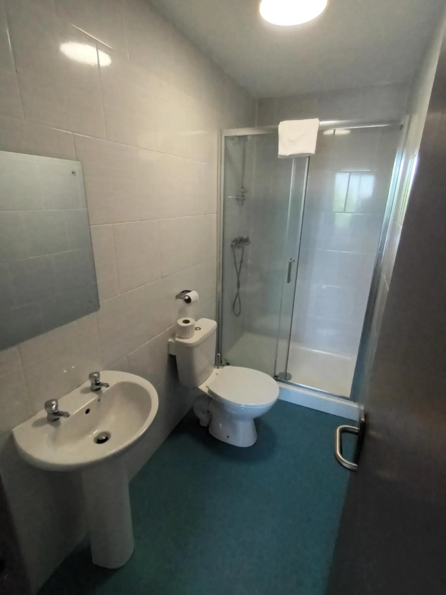 Shower in The Saltley Inn