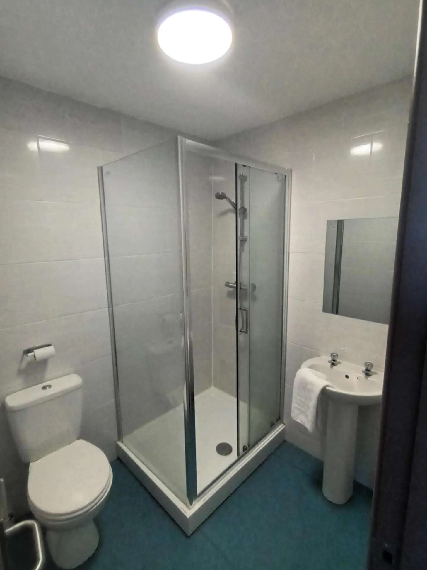 Shower in The Saltley Inn