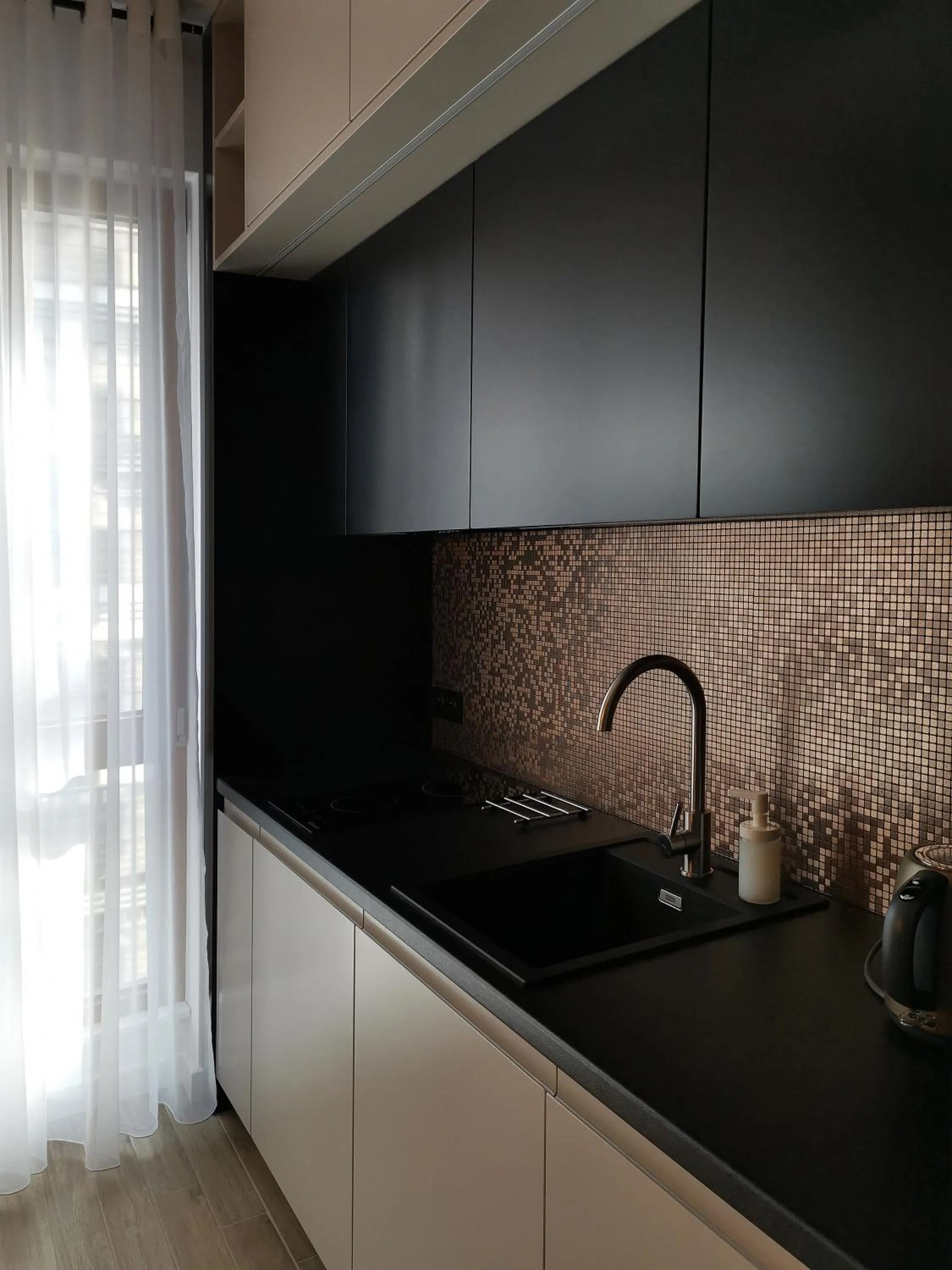 Kitchen or kitchenette in Come&Stay apartments Wola