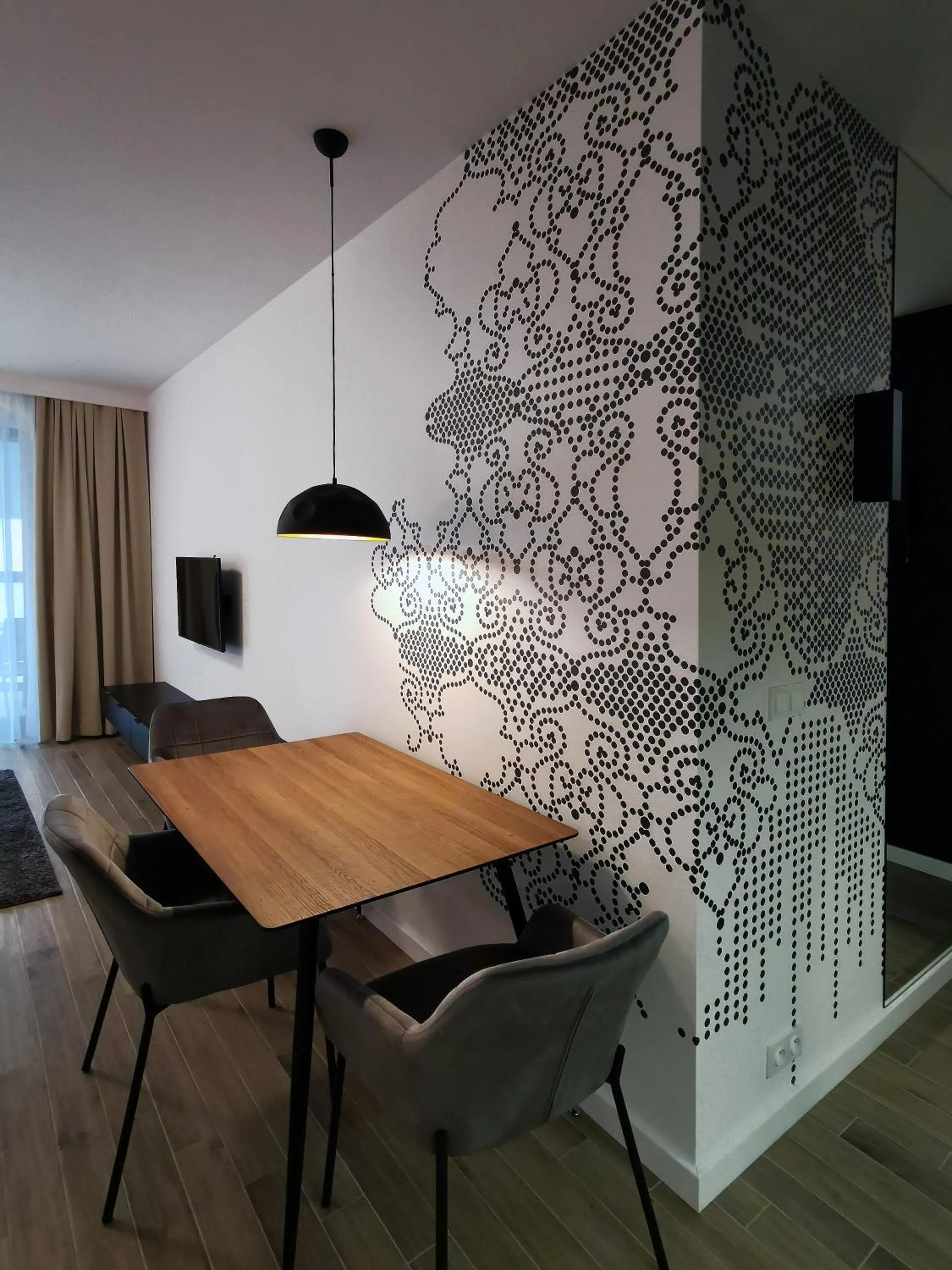 Dining area in Come&Stay apartments Wola