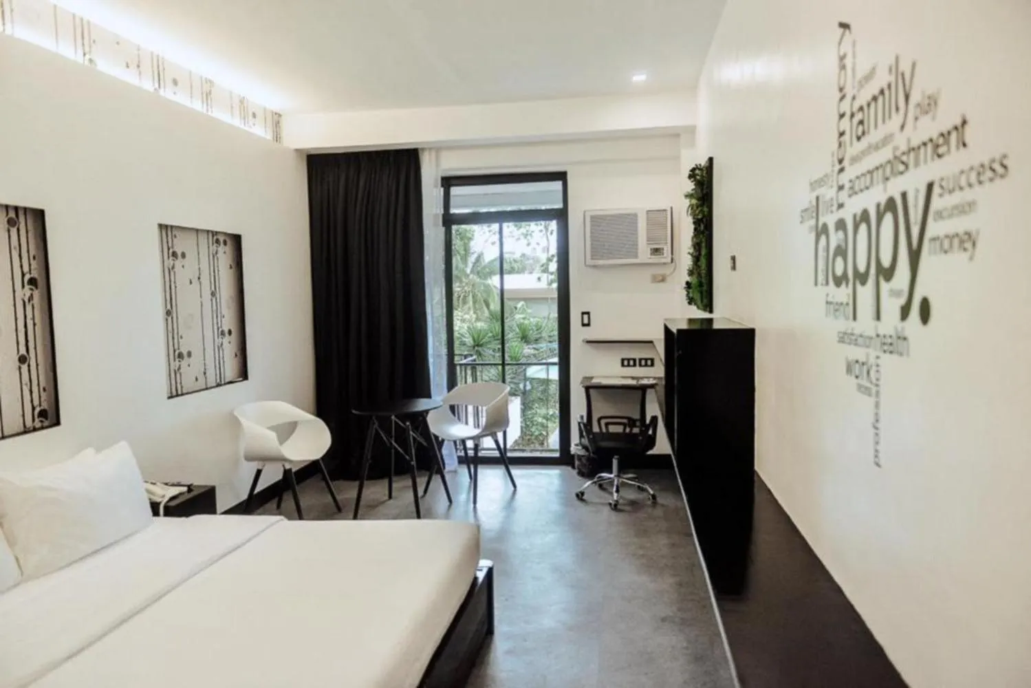 View (from property/room), Bed in Fernando's Hotel