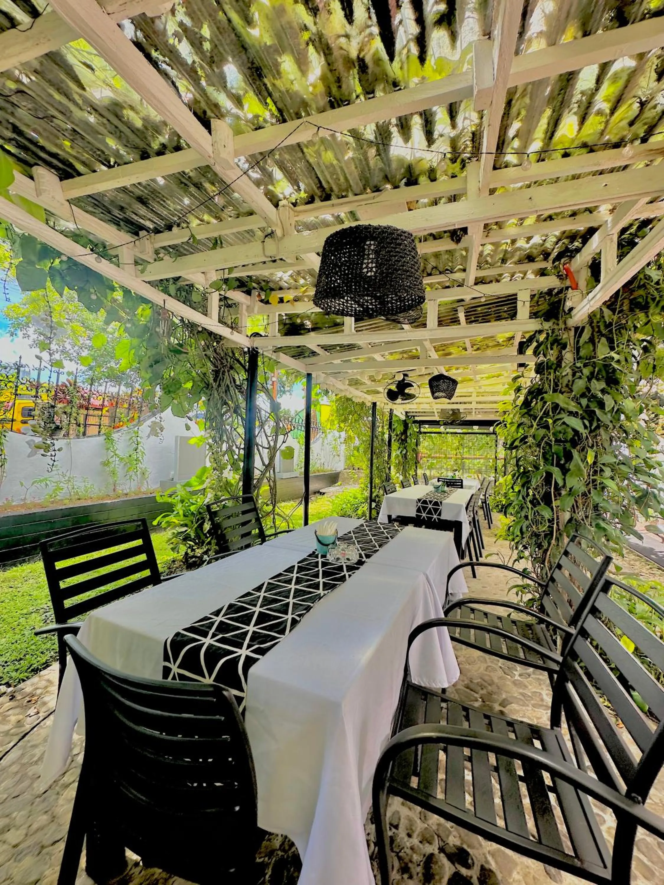 Restaurant/places to eat in Fernando's Hotel