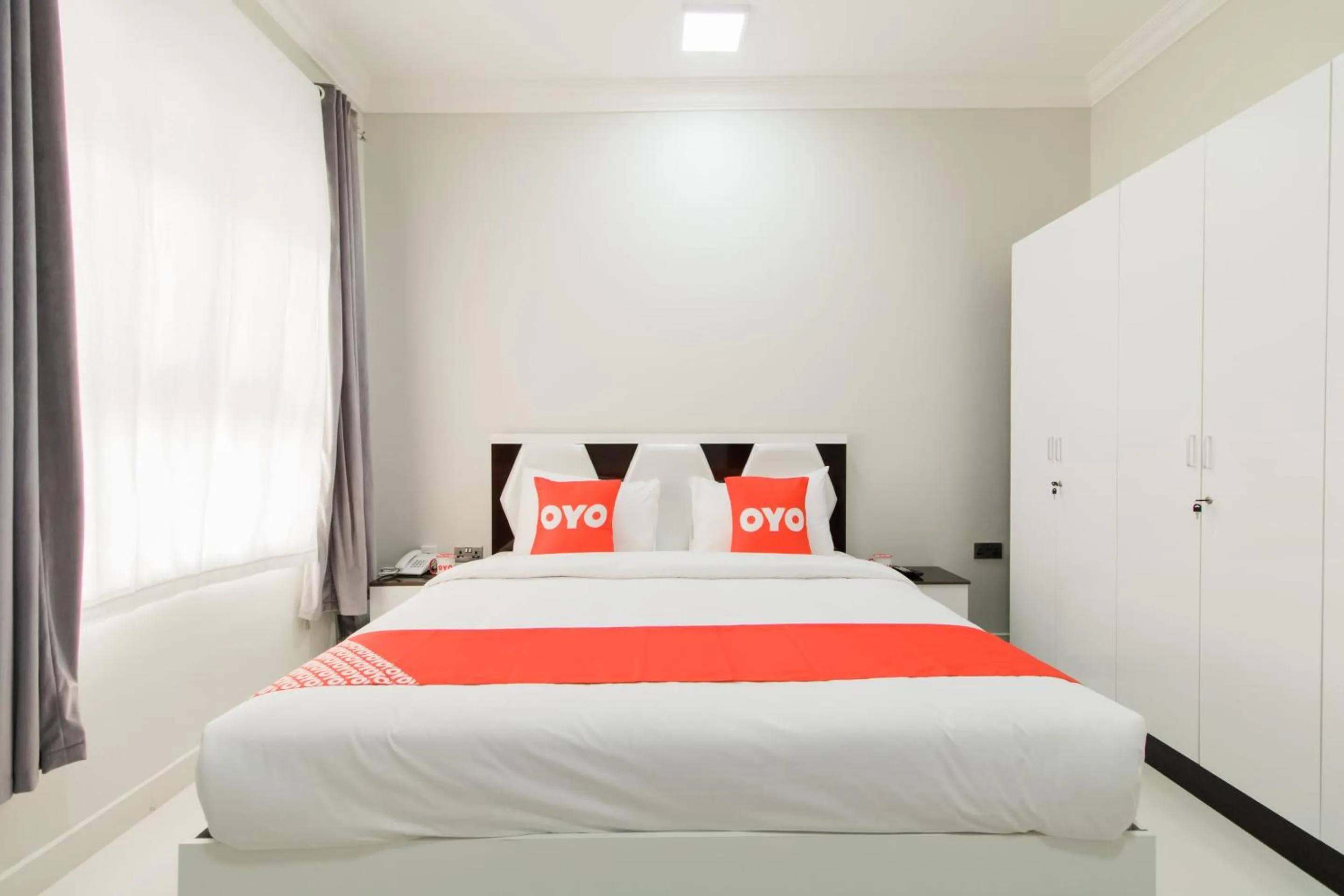 Bedroom, Bed in Super OYO 106 Muscat Grand Hotel Apartment