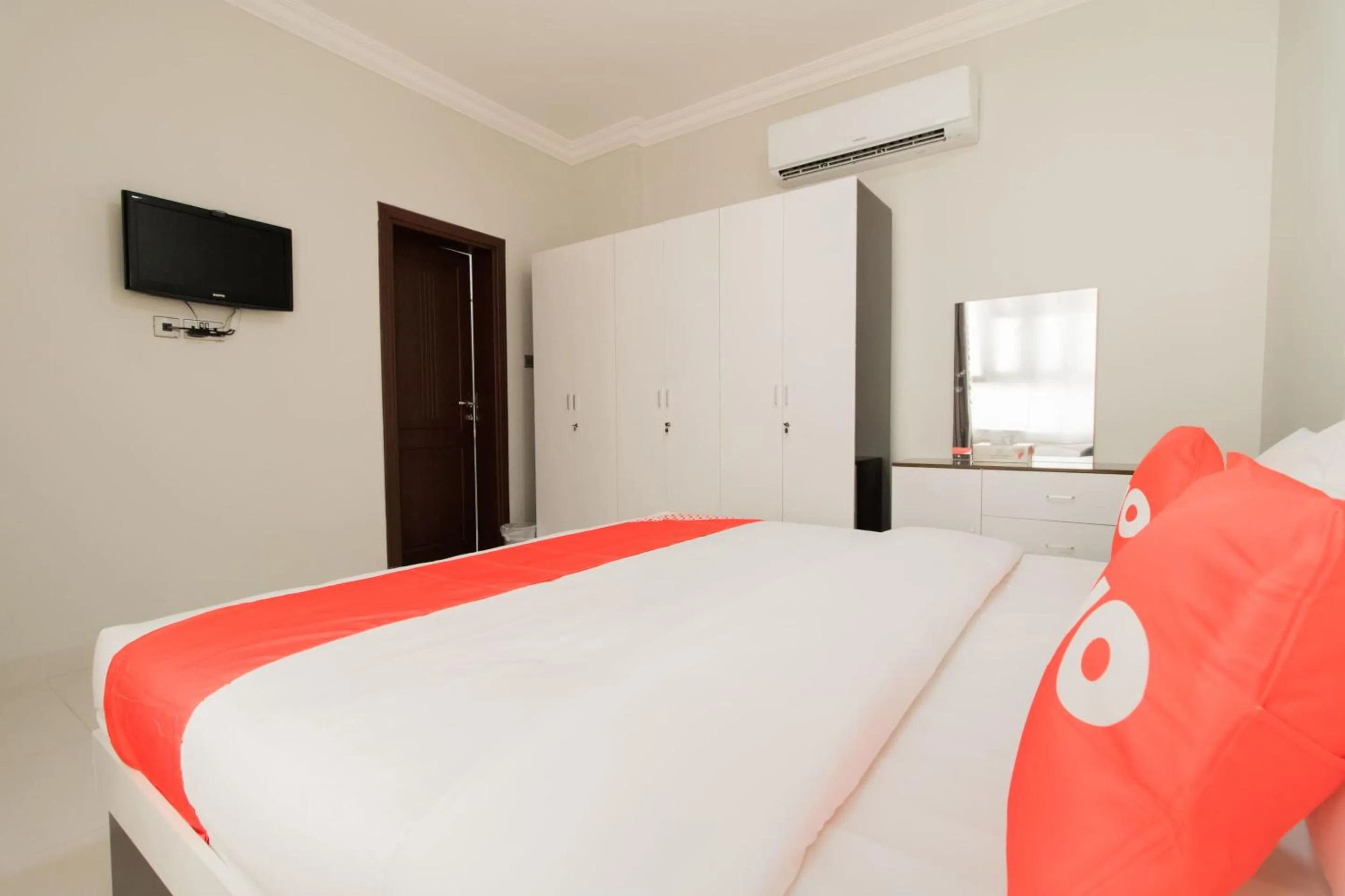 Bedroom, Bed in Super OYO 106 Muscat Grand Hotel Apartment
