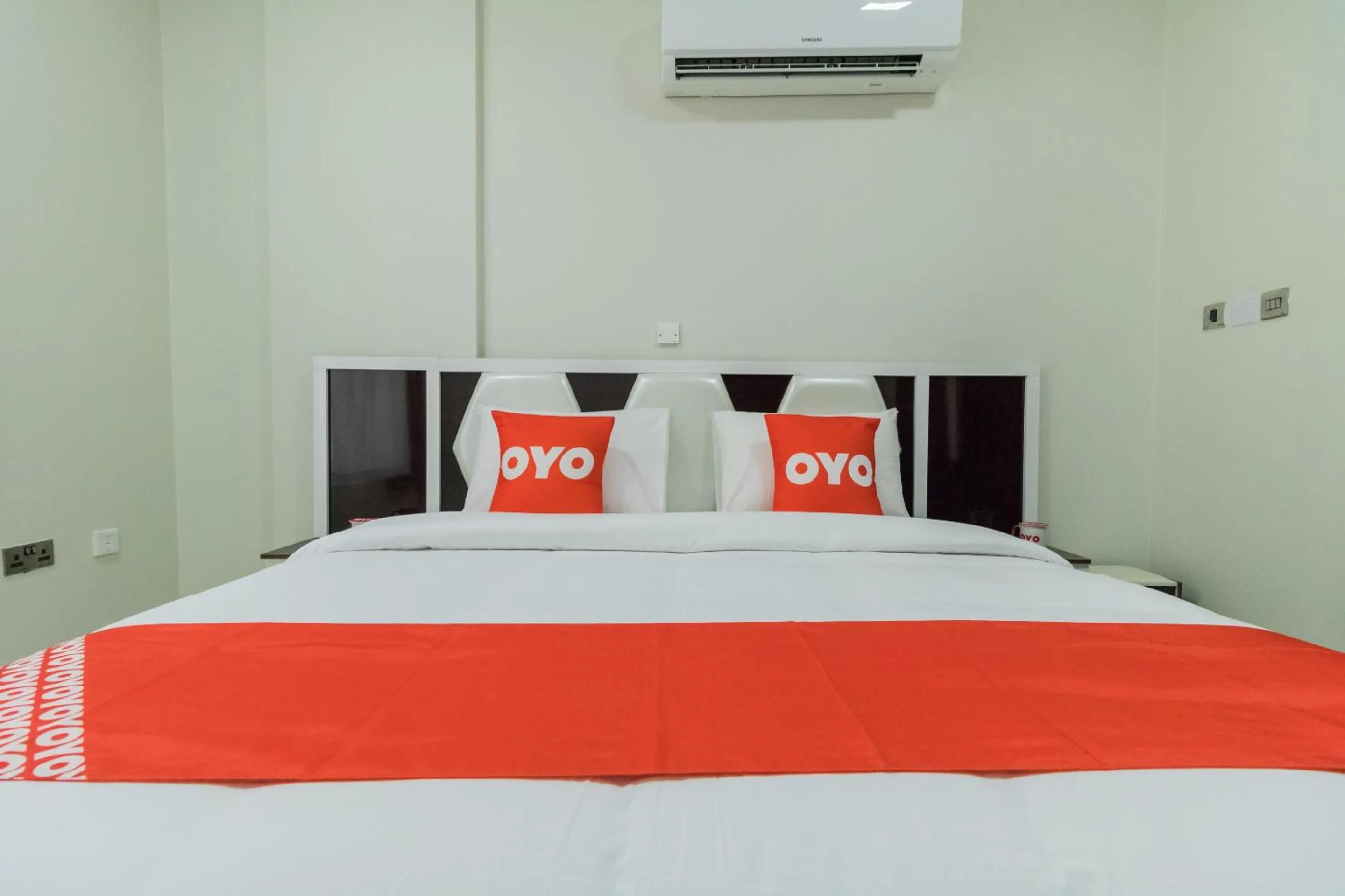 Bedroom, Bed in Super OYO 106 Muscat Grand Hotel Apartment