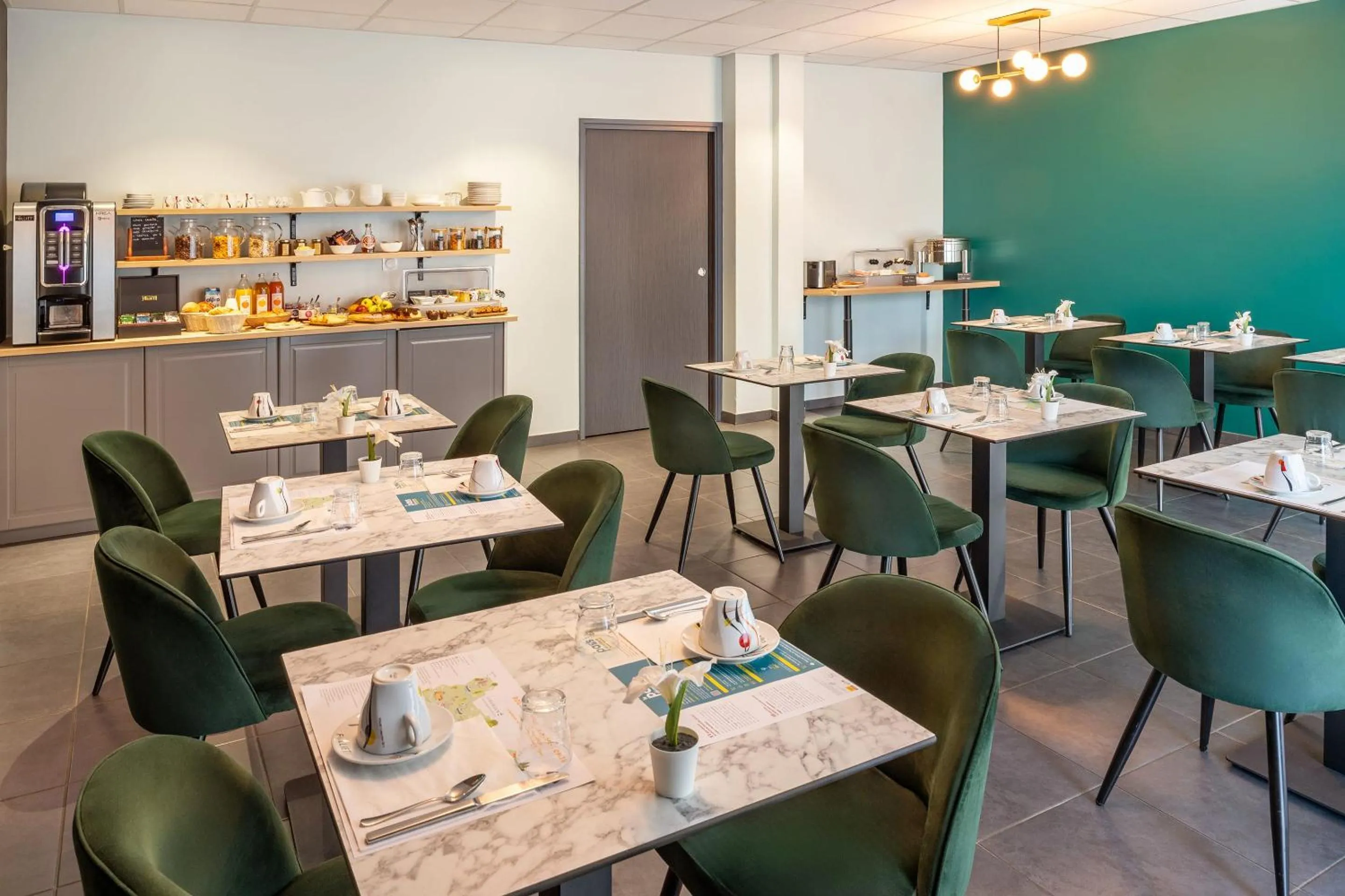 Breakfast in Best Western Hotel Fontaine Argent