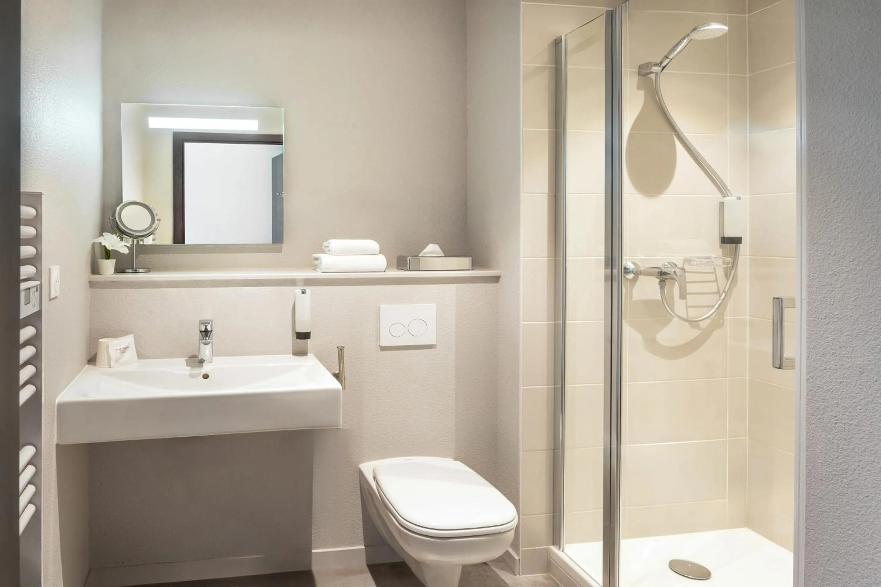 Shower in Best Western Hotel Fontaine Argent