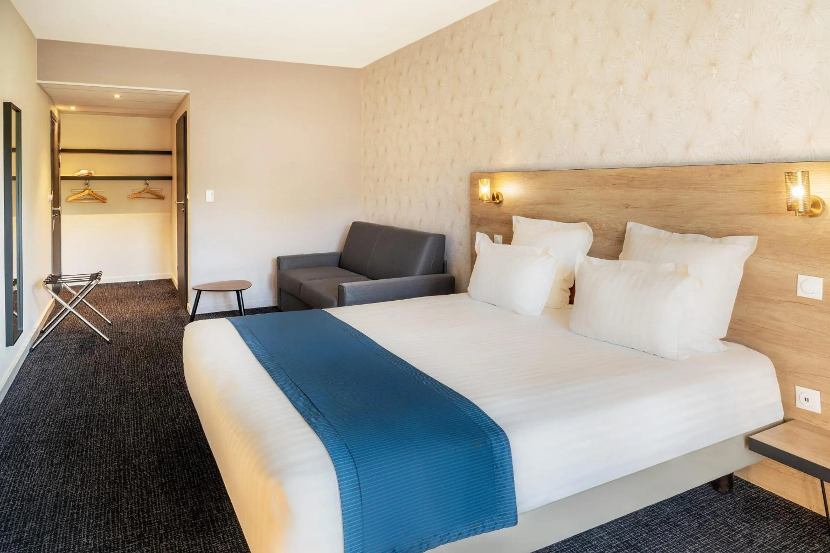 Living room, Bed in Best Western Hotel Fontaine Argent