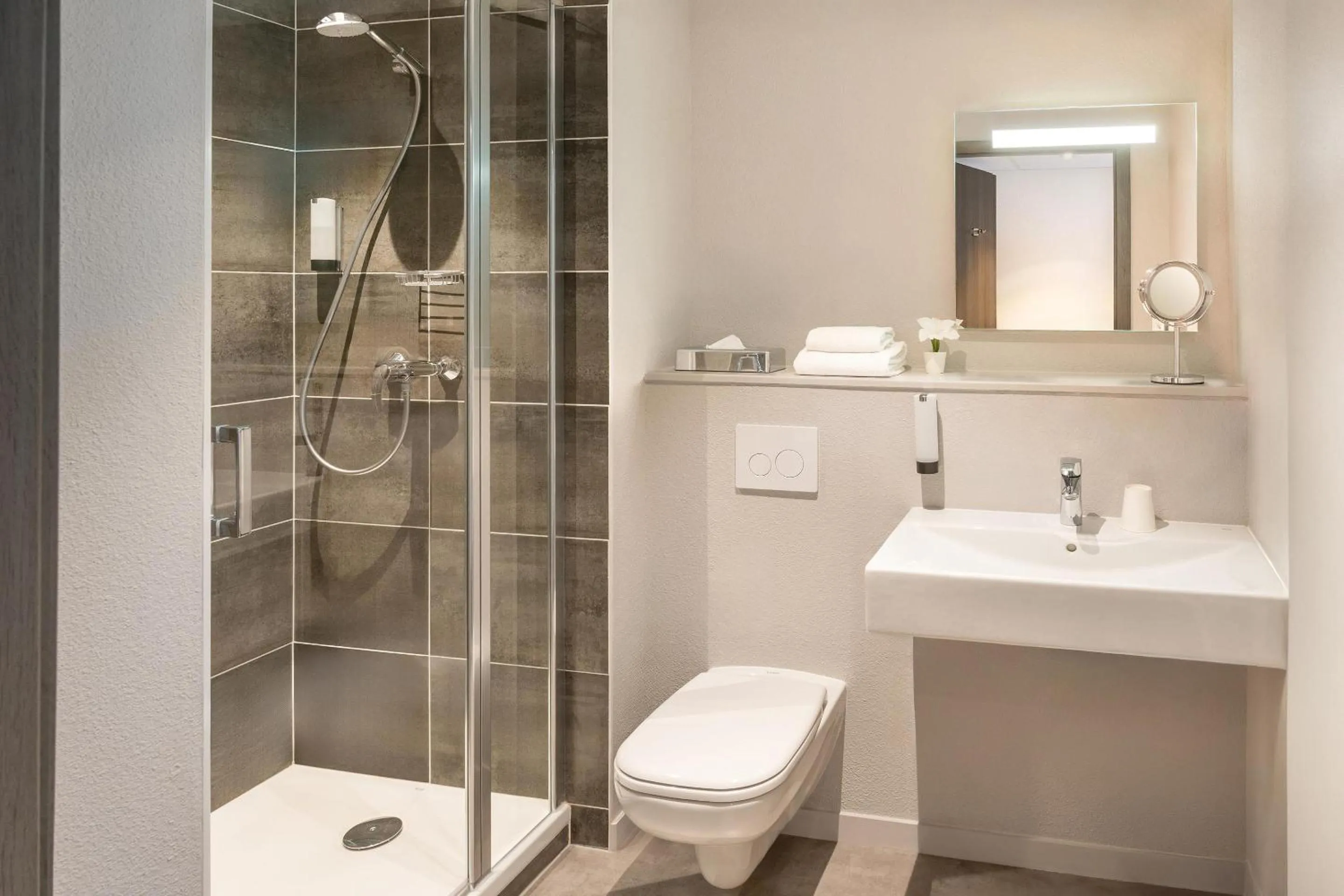 Toilet in Best Western Hotel Fontaine Argent