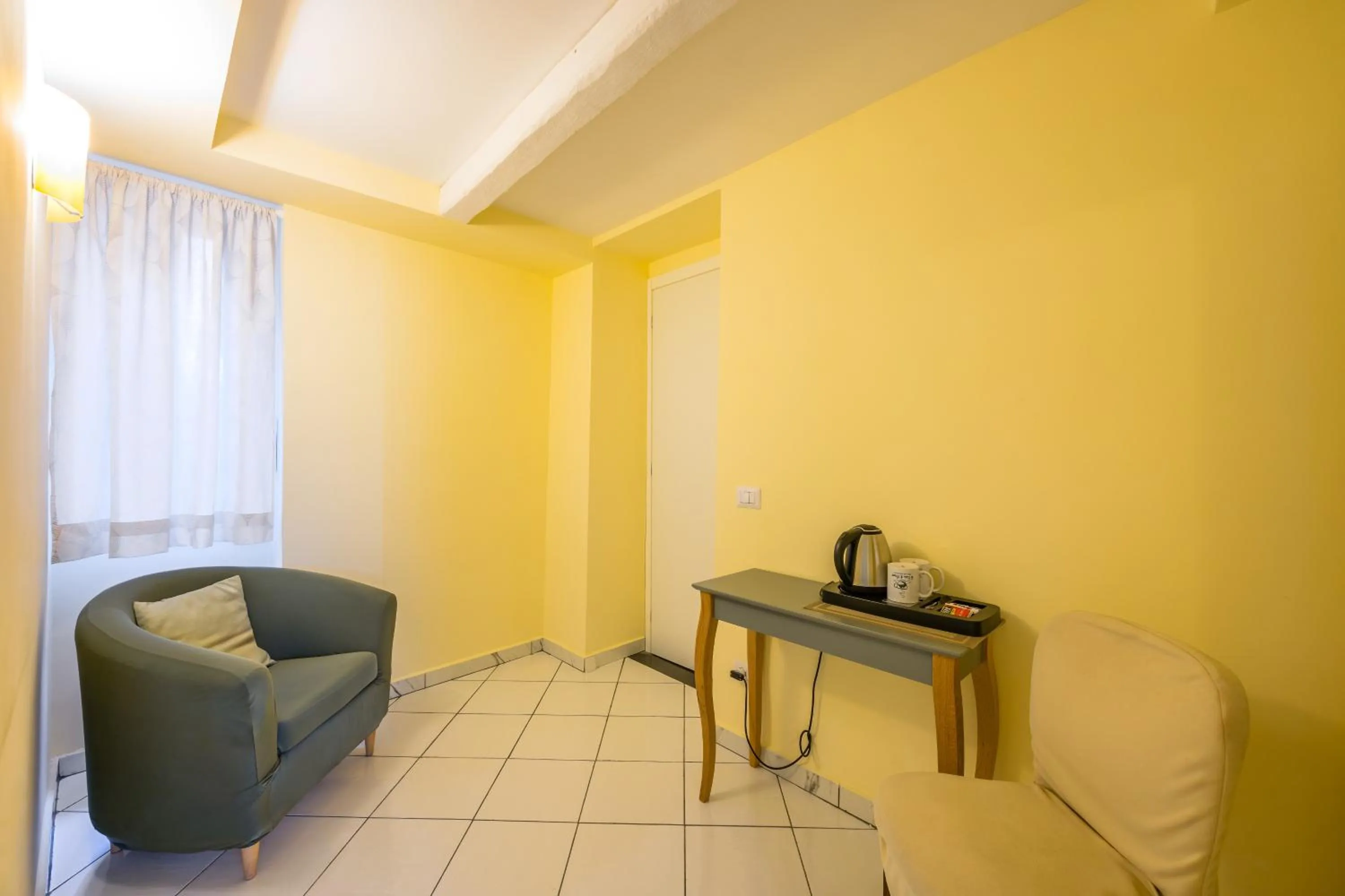 Coffee/tea facilities in La Casa Di Bruno Napoli