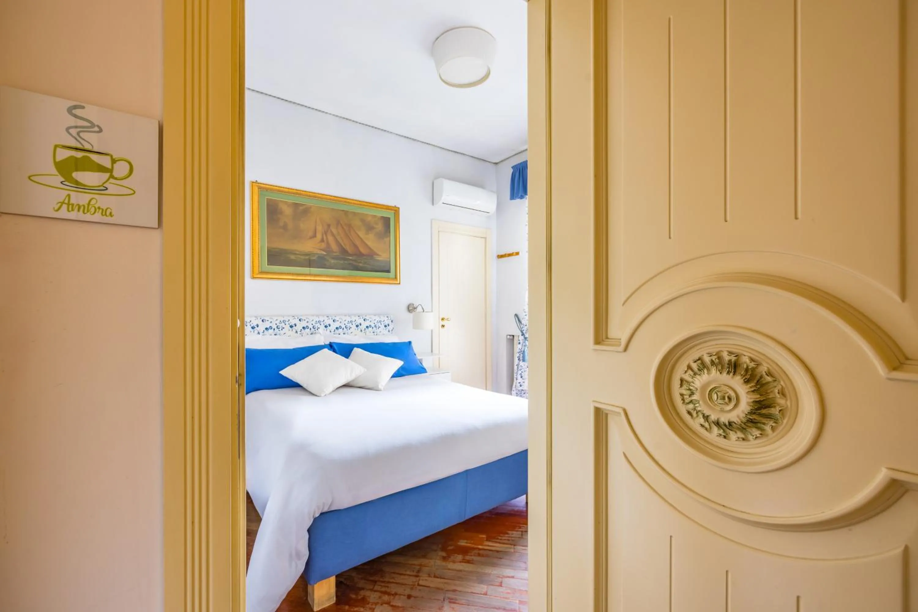 Bed in La Casa Di Bruno Napoli